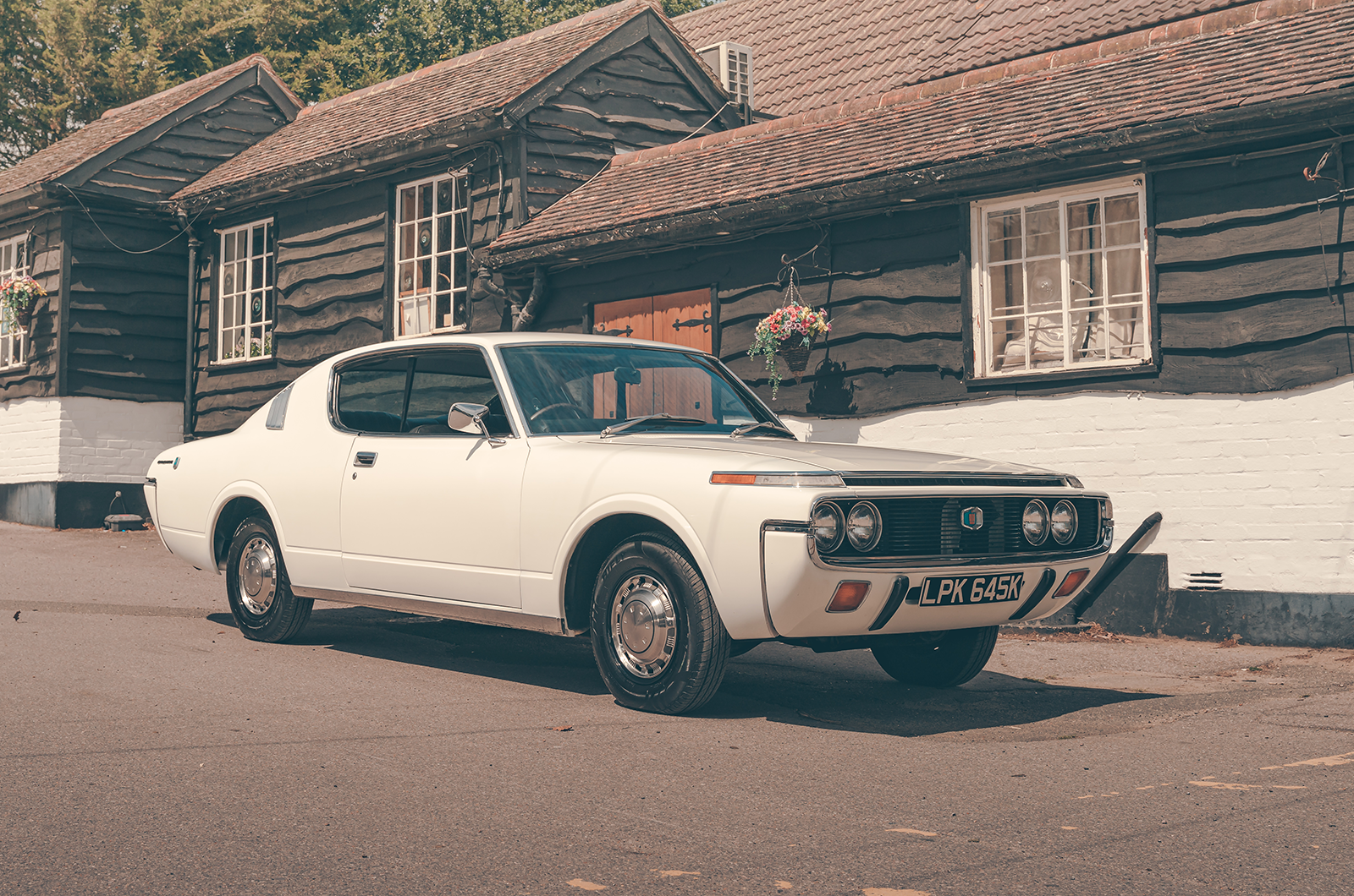 Classic & Sports Car – Toyota Crown: foreign affairs