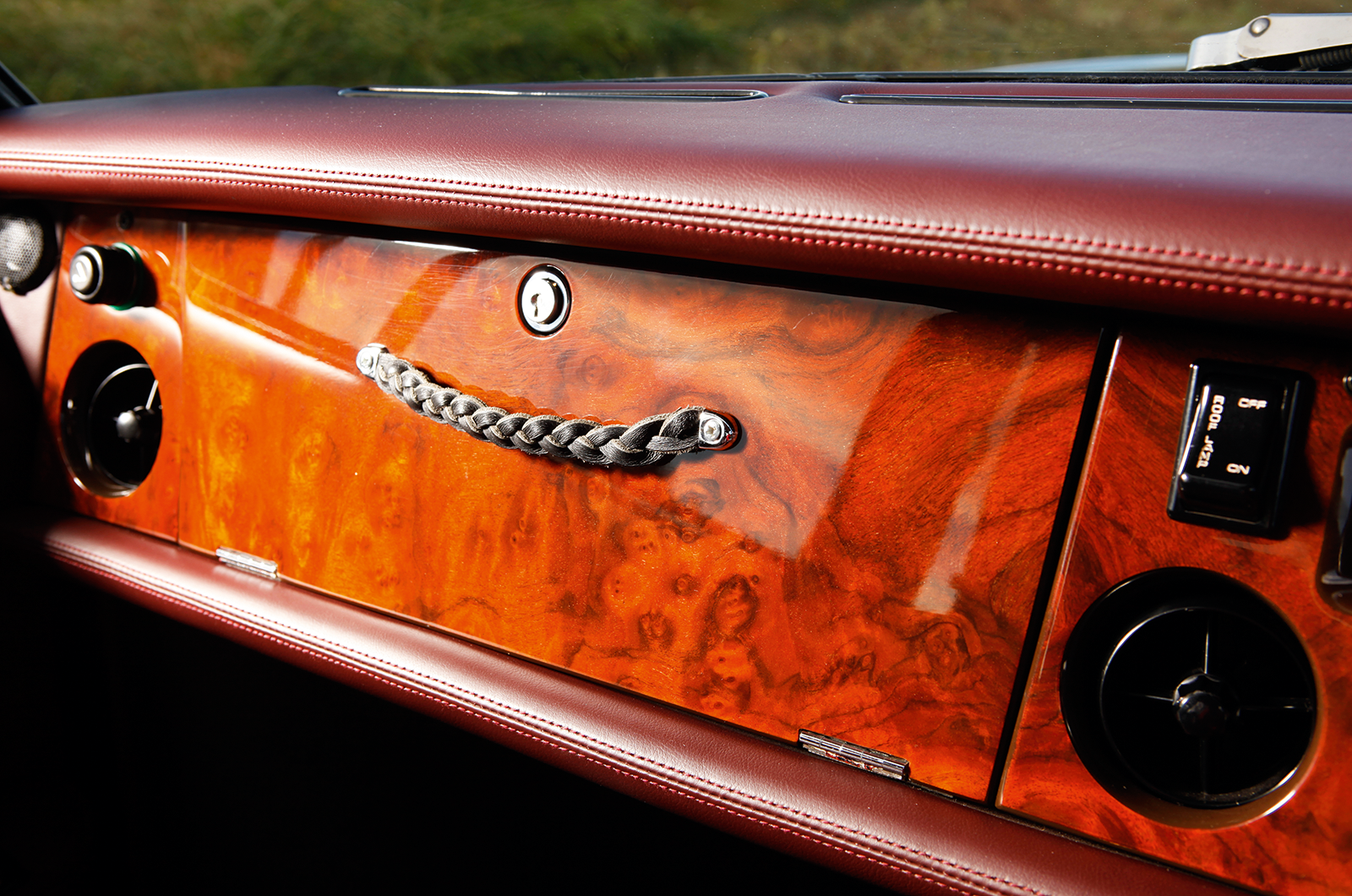 Classic & Sports Car – Aston Martin Lagonda V8 vs Bristol 412 vs Rolls-Royce Camargue: eccentric excess