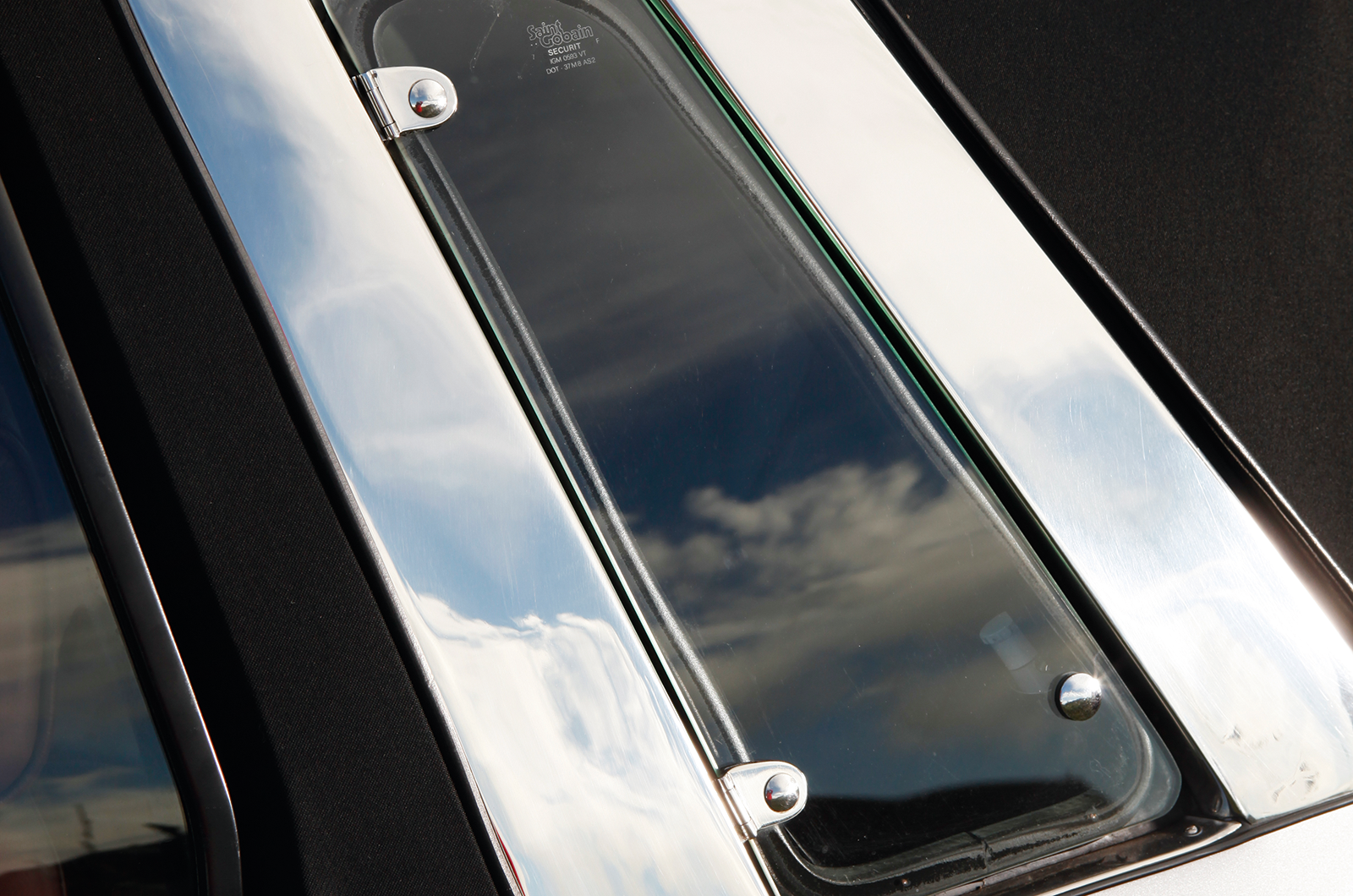 Classic & Sports Car – Aston Martin Lagonda V8 vs Bristol 412 vs Rolls-Royce Camargue: eccentric excess