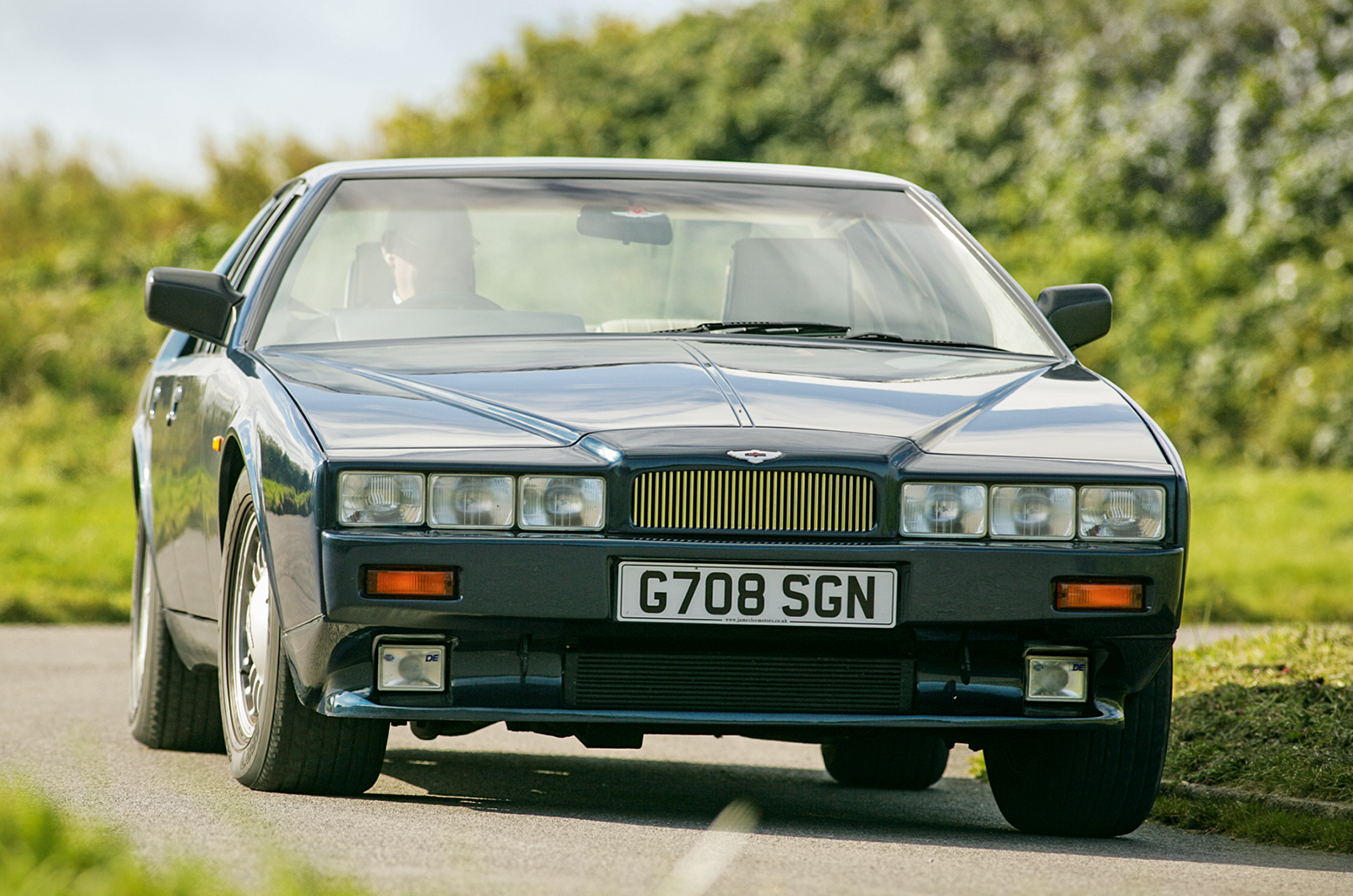 Classic & Sports Car – Aston Martin Lagonda V8 vs Bristol 412 vs Rolls-Royce Camargue: eccentric excess