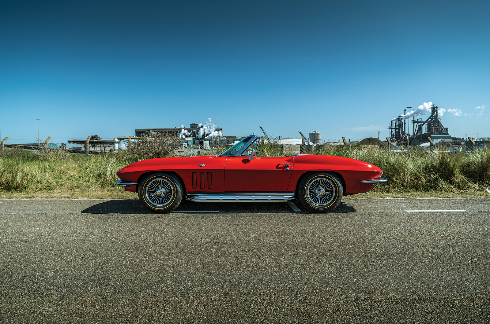 Classic & Sports Car – Chevrolet Corvette C2 Sting Ray: American beauty
