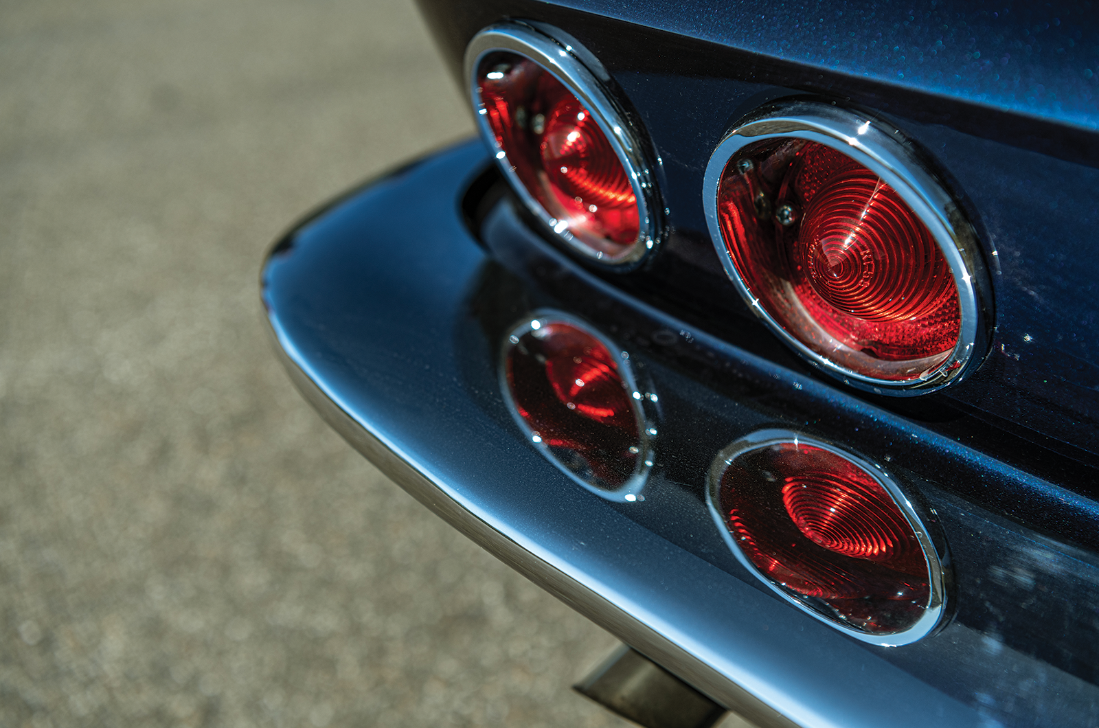 Classic & Sports Car – Chevrolet Corvette C2 Sting Ray: American beauty