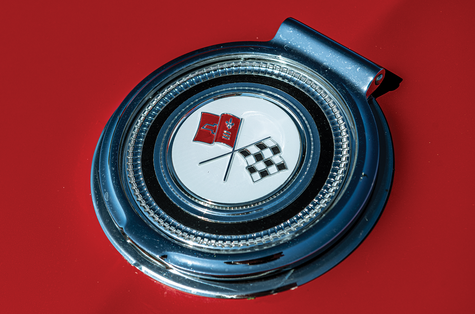 Classic & Sports Car – Chevrolet Corvette C2 Sting Ray: American beauty