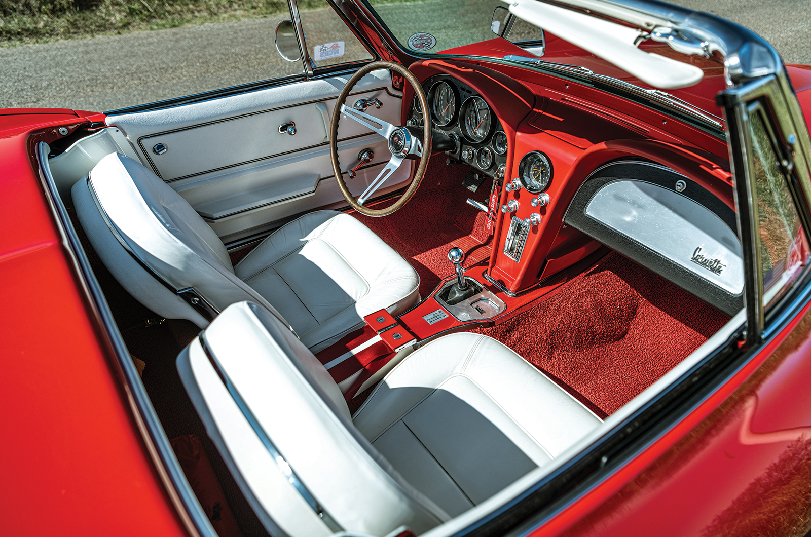 Classic & Sports Car – Chevrolet Corvette C2 Sting Ray: American beauty