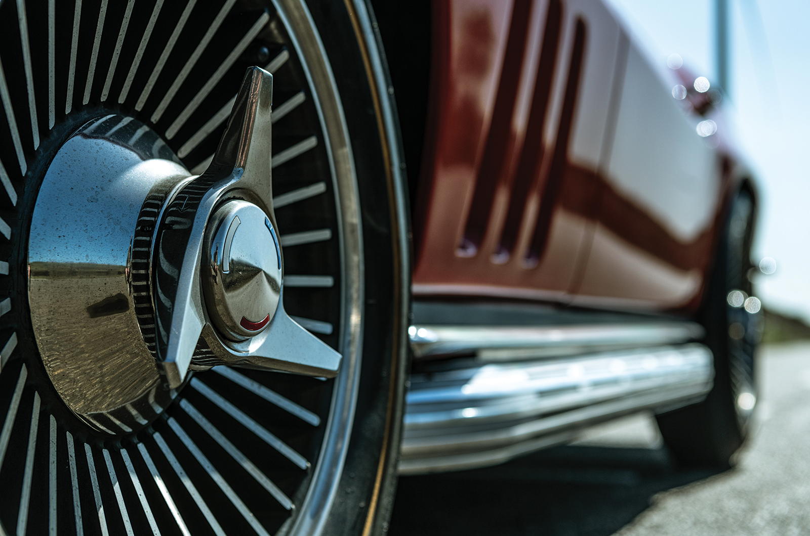 Classic & Sports Car – Chevrolet Corvette C2 Sting Ray: American beauty