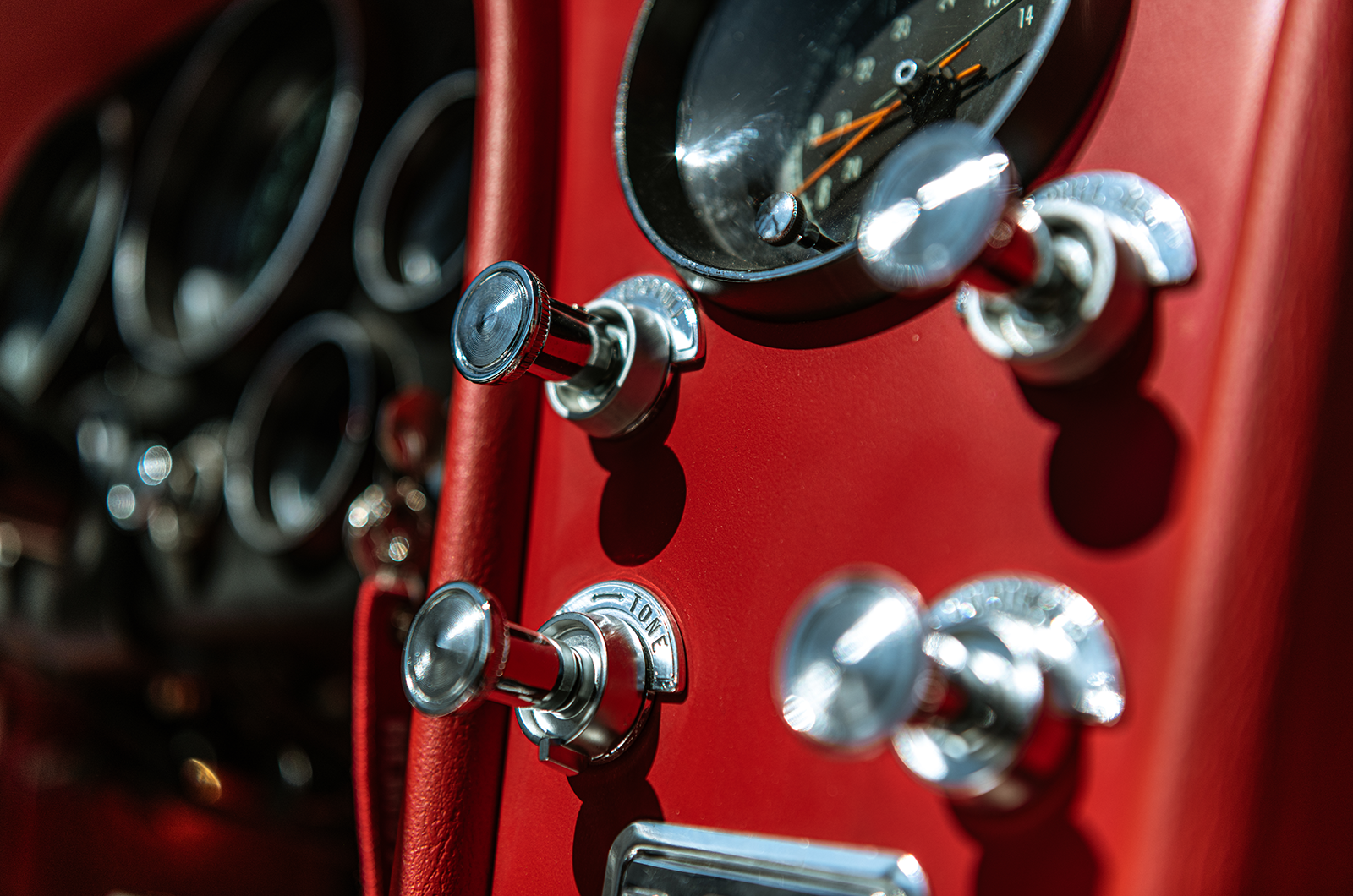 Classic & Sports Car – Chevrolet Corvette C2 Sting Ray: American beauty