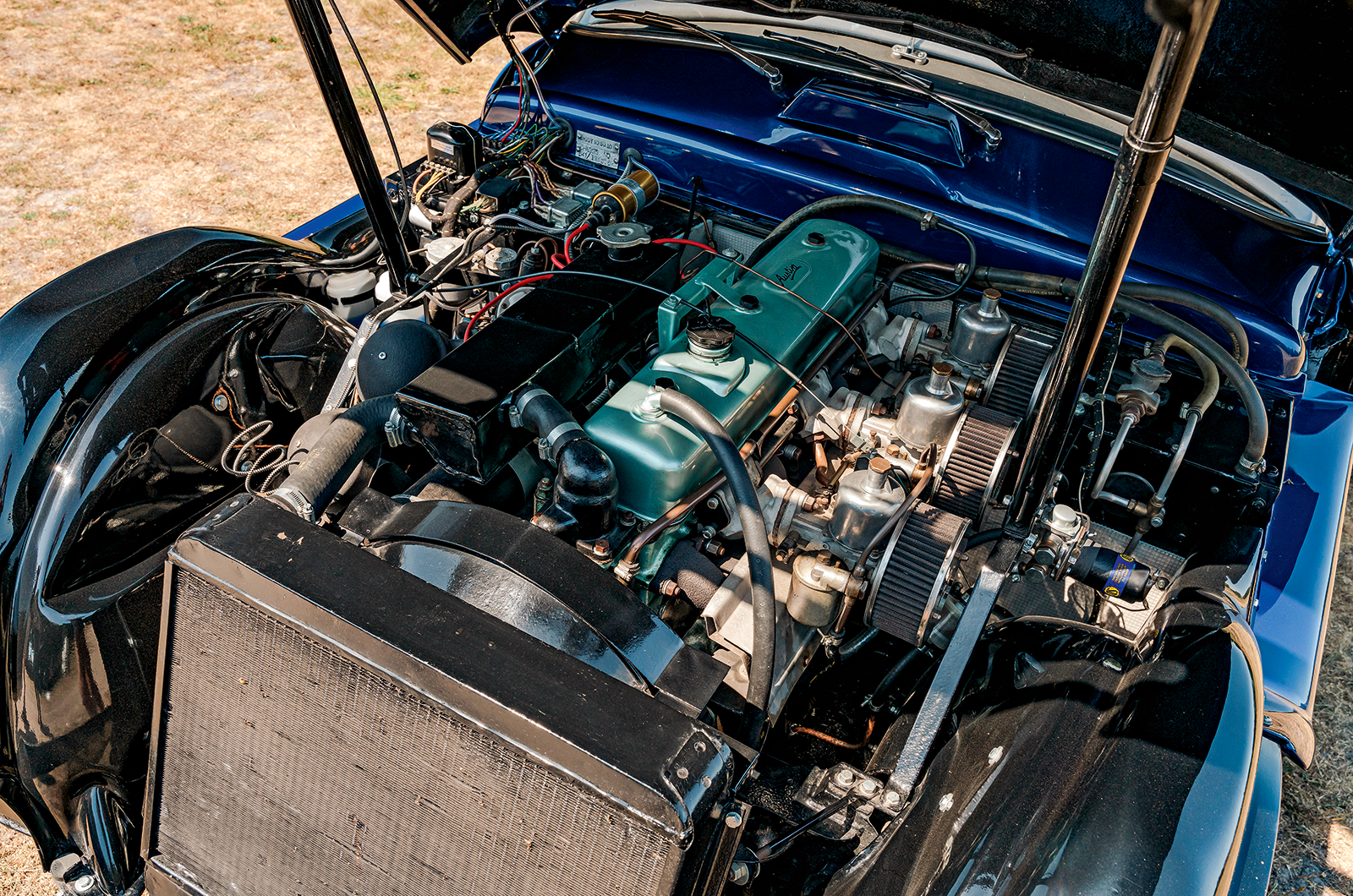 Classic & Sports Car – Jensen 541 family: chariots of fibre