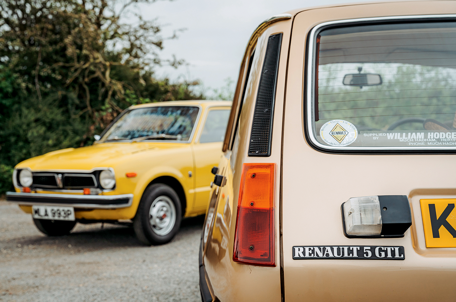 Classic & Sports Car – Renault 5 vs Honda Civic: little stars