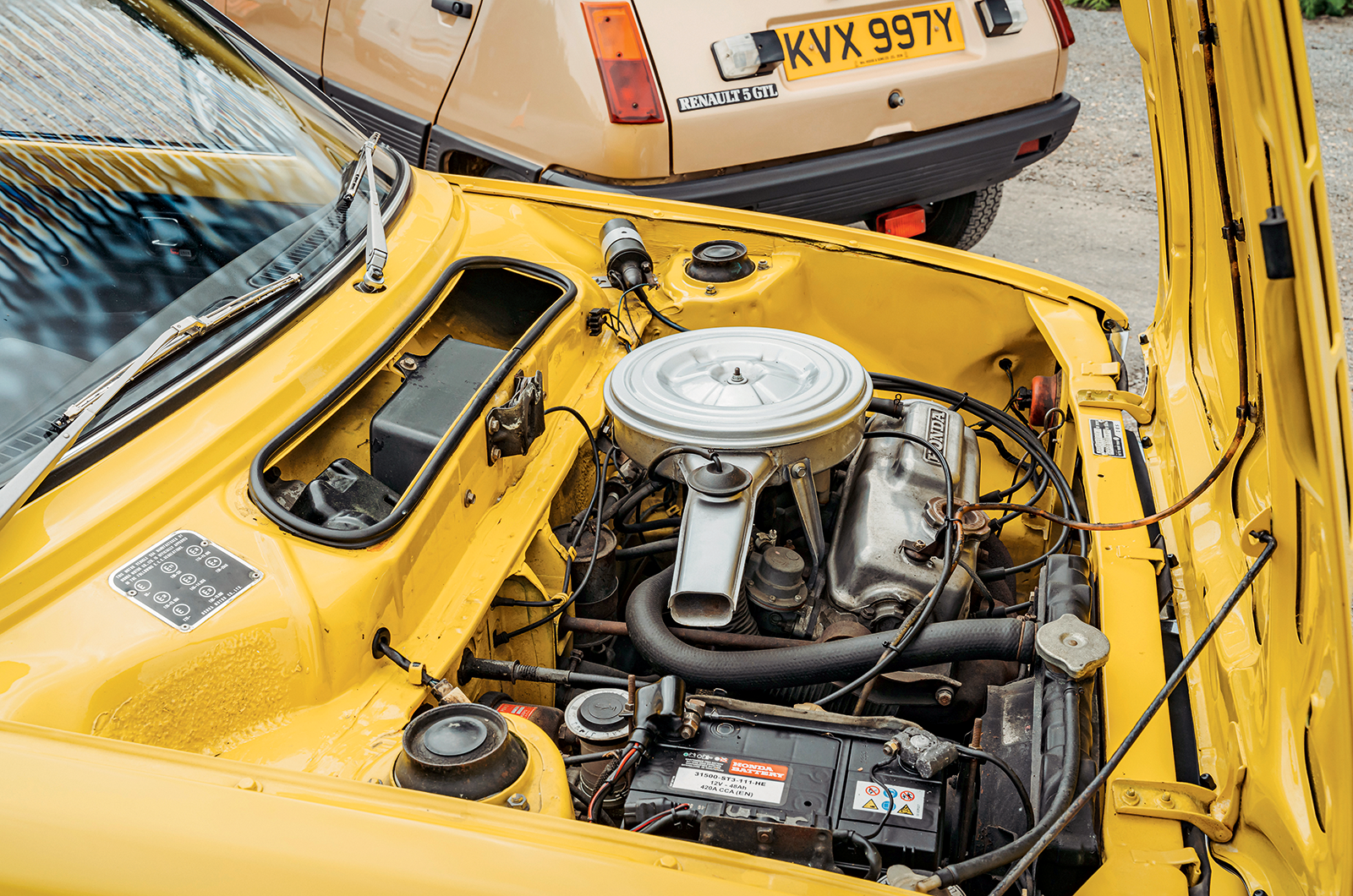 Classic & Sports Car – Renault 5 vs Honda Civic: little stars