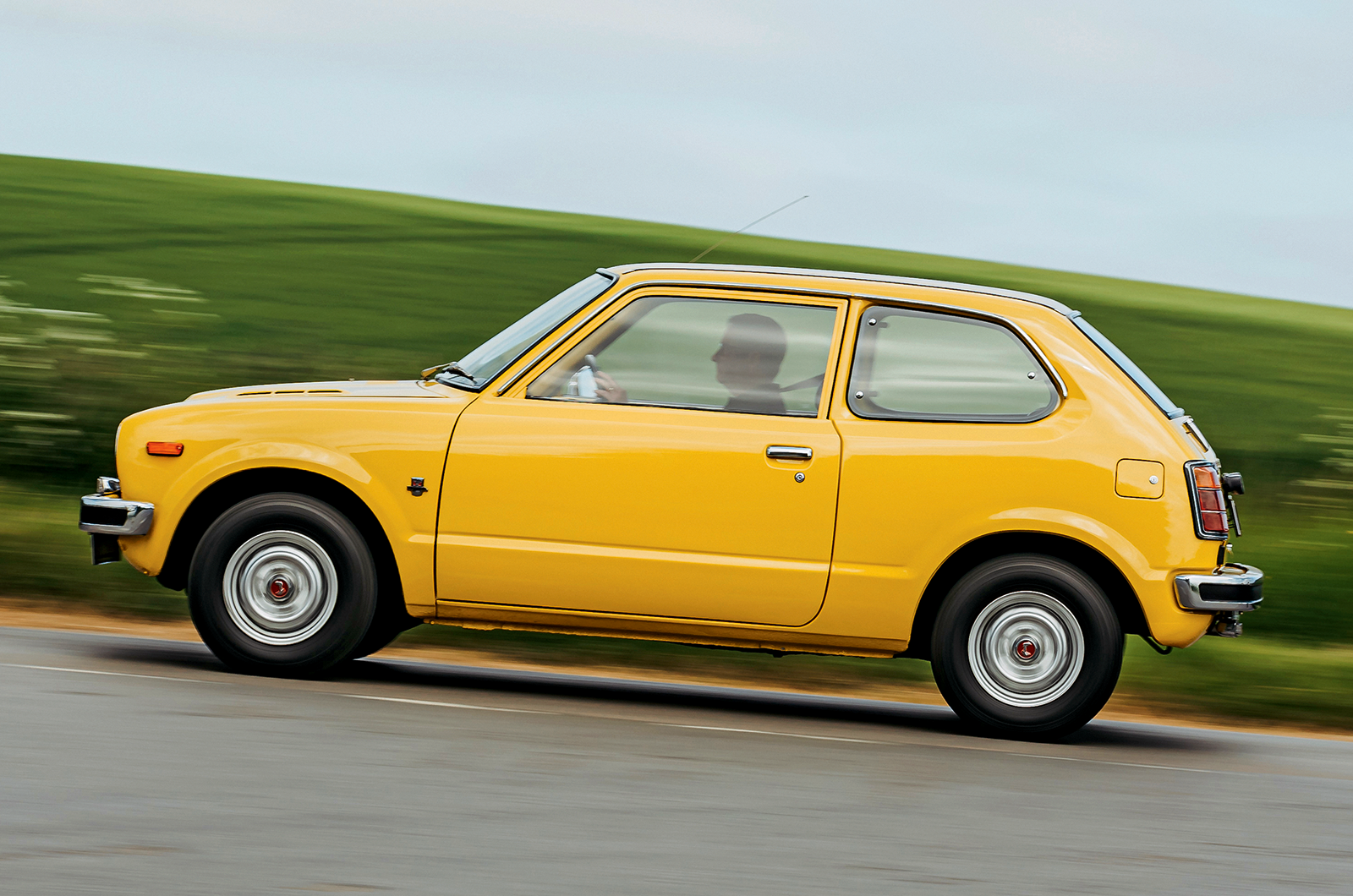 Classic & Sports Car – Renault 5 vs Honda Civic: little stars