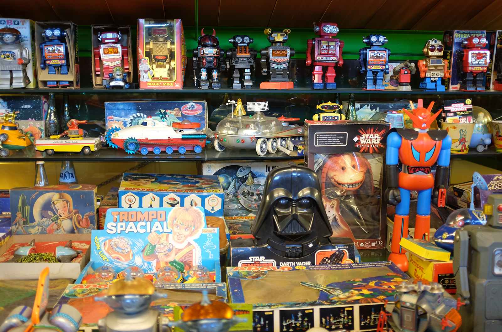 Classic & Sports Car – Also in my garage: tin toys, pedal cars and Italian supercars