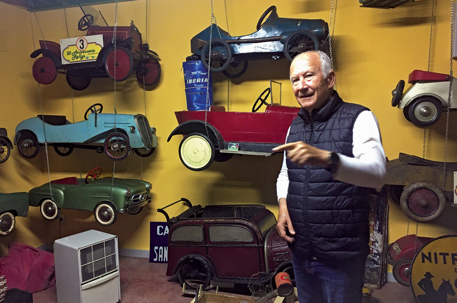 Classic & Sports Car – Also in my garage: tin toys, pedal cars and Italian supercars