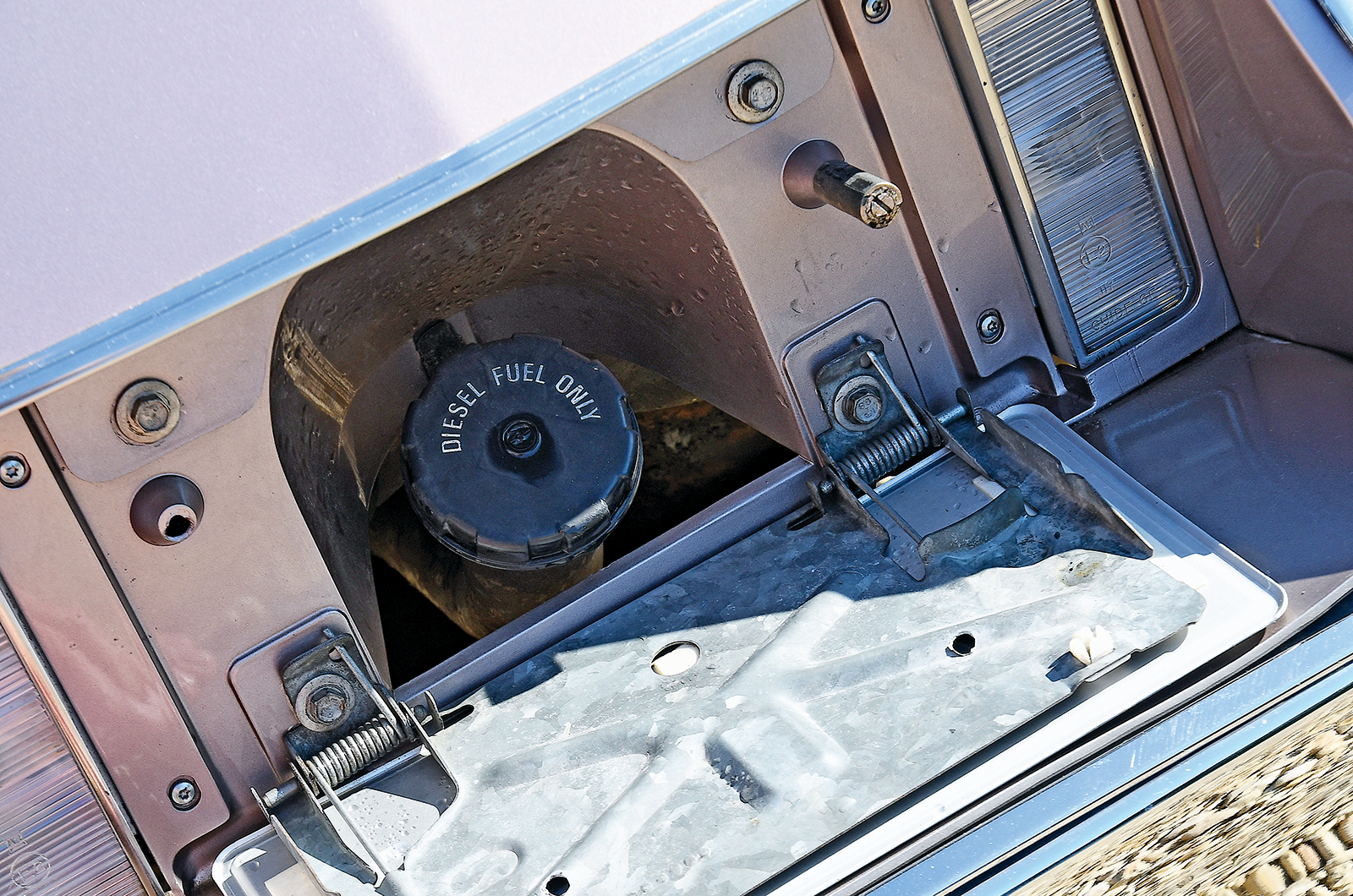 Classic & Sports Car – Cadillac Seville vs Mercedes-Benz 300D: transatlantic oil tankers