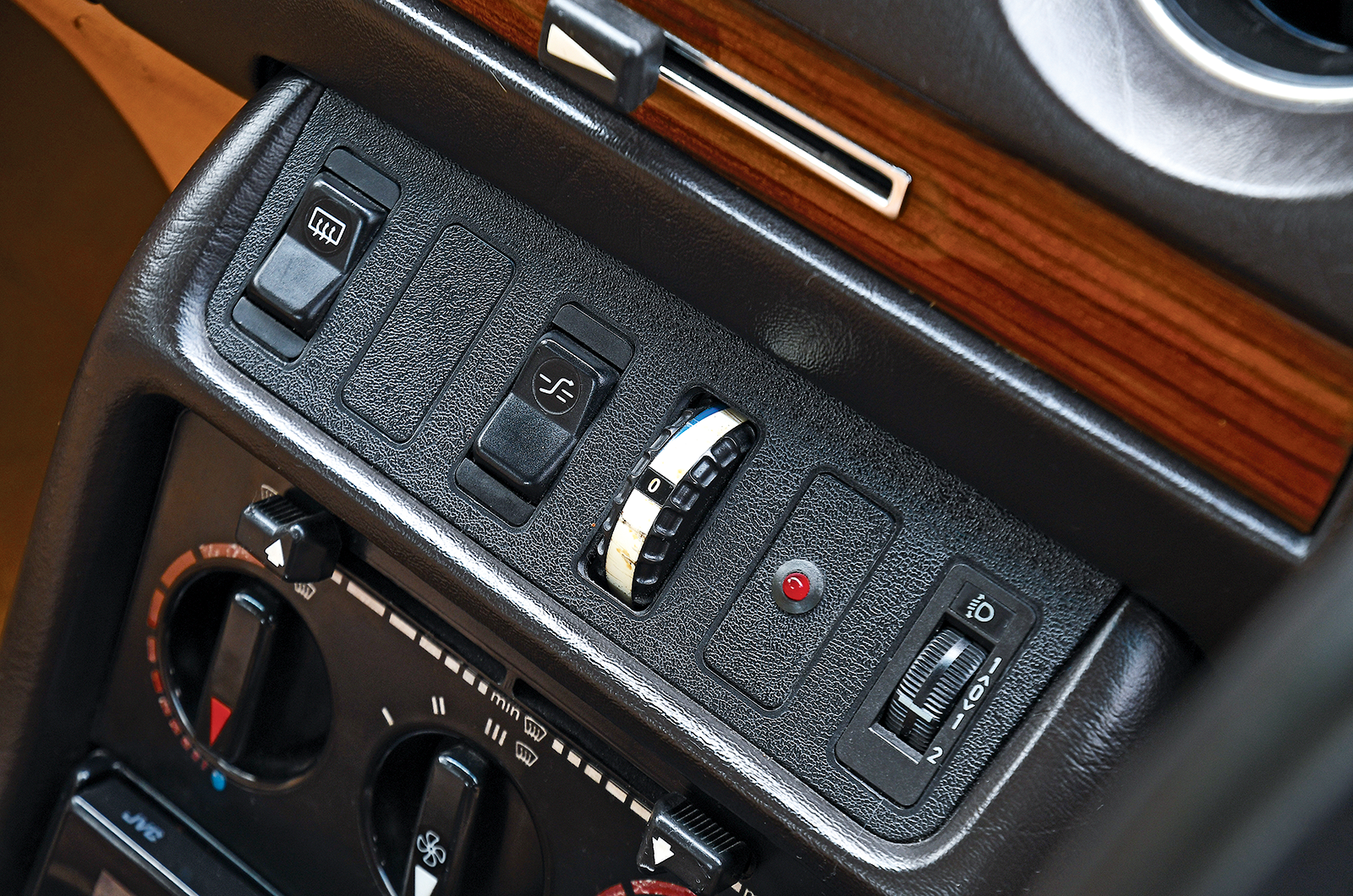 Classic & Sports Car – Cadillac Seville vs Mercedes-Benz 300D: transatlantic oil tankers