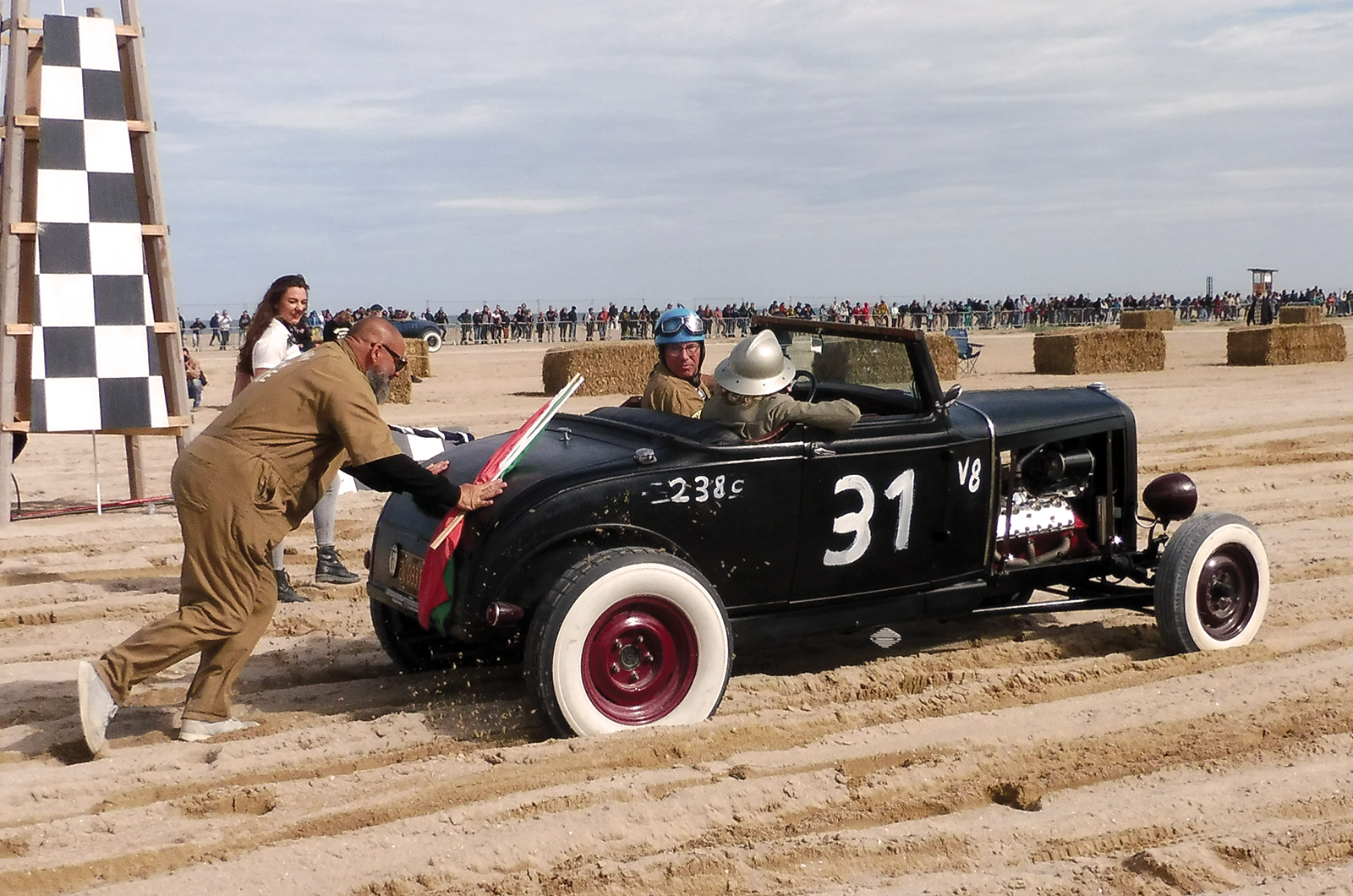 Classic & Sports Car – Normandy Beach Race: sun, sea, sand and speed