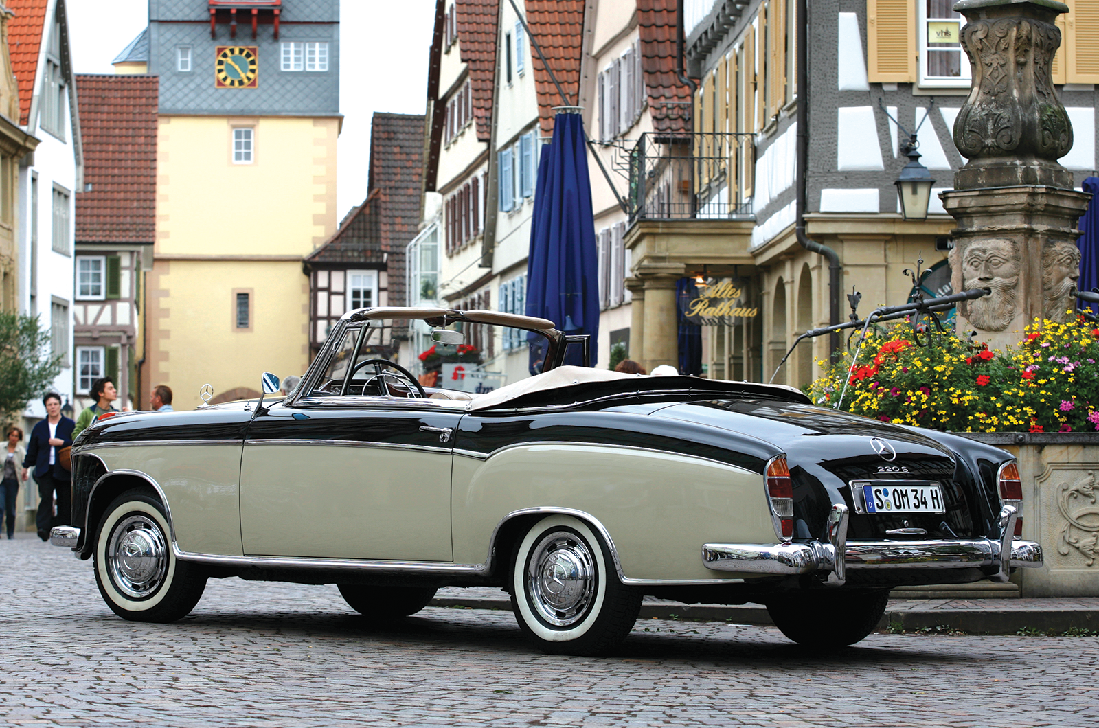 Classic & Sports Car – Mercedes-Benz 220S: Ponton perfection