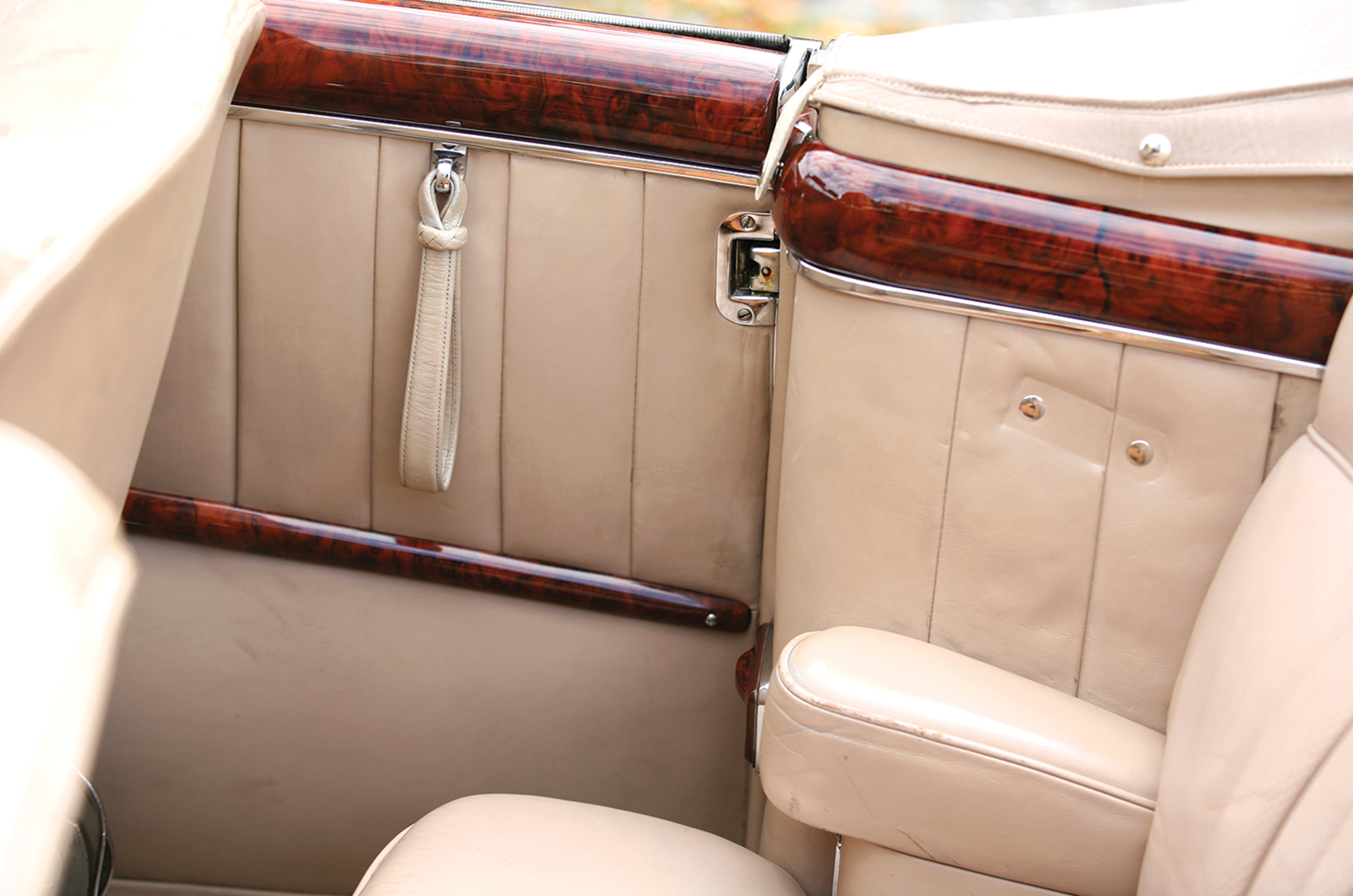 Classic & Sports Car – Mercedes-Benz 220S: Ponton perfection