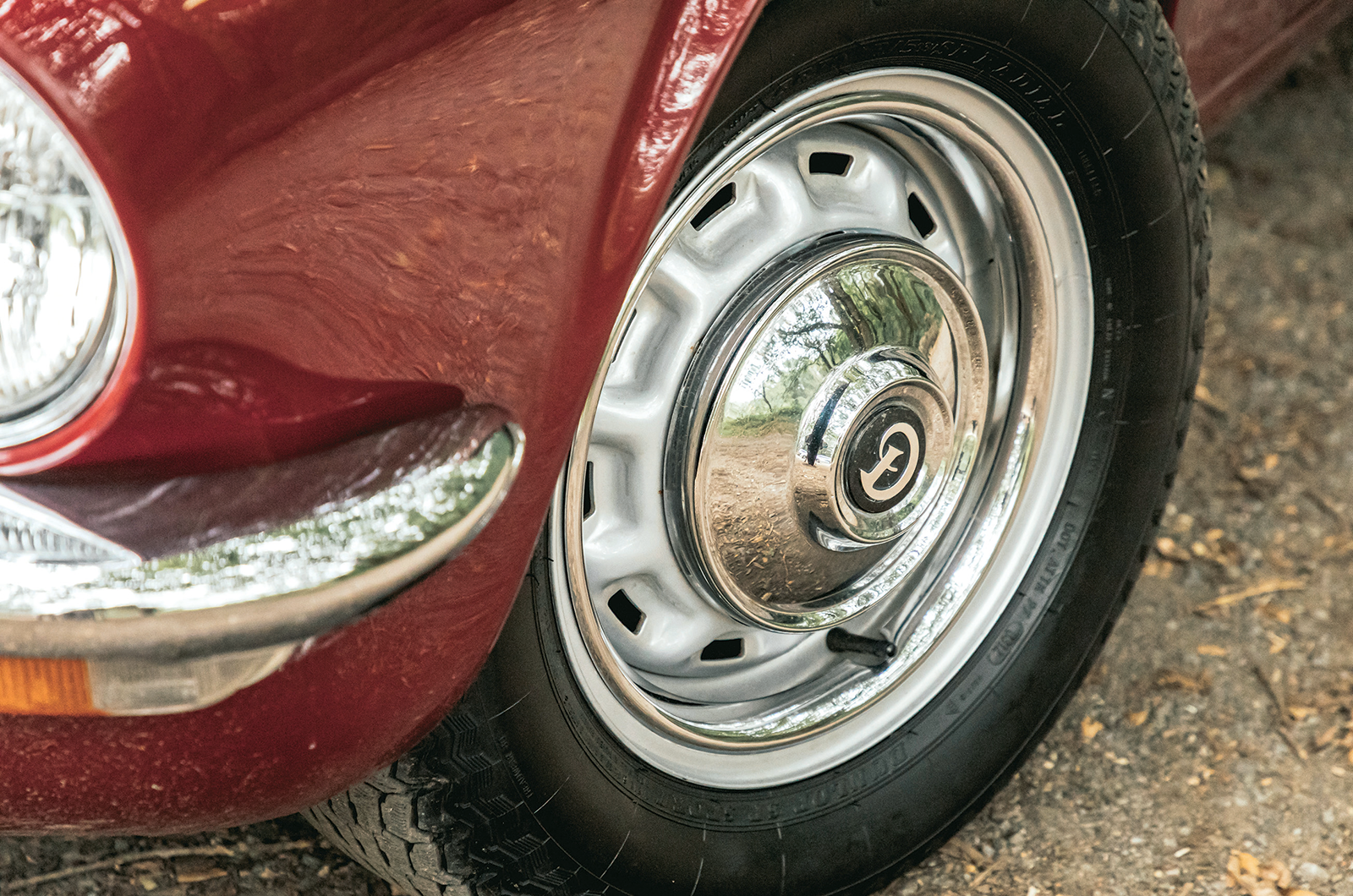 Classic & Sports Car – Daimler Sovereign vs Peugeot 604: cross-Channel showdown