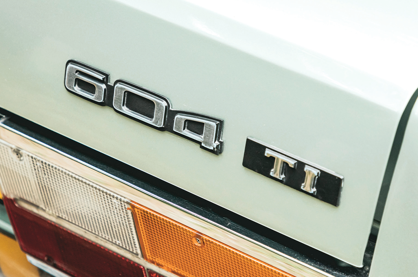 Classic & Sports Car – Daimler Sovereign vs Peugeot 604: cross-Channel showdown