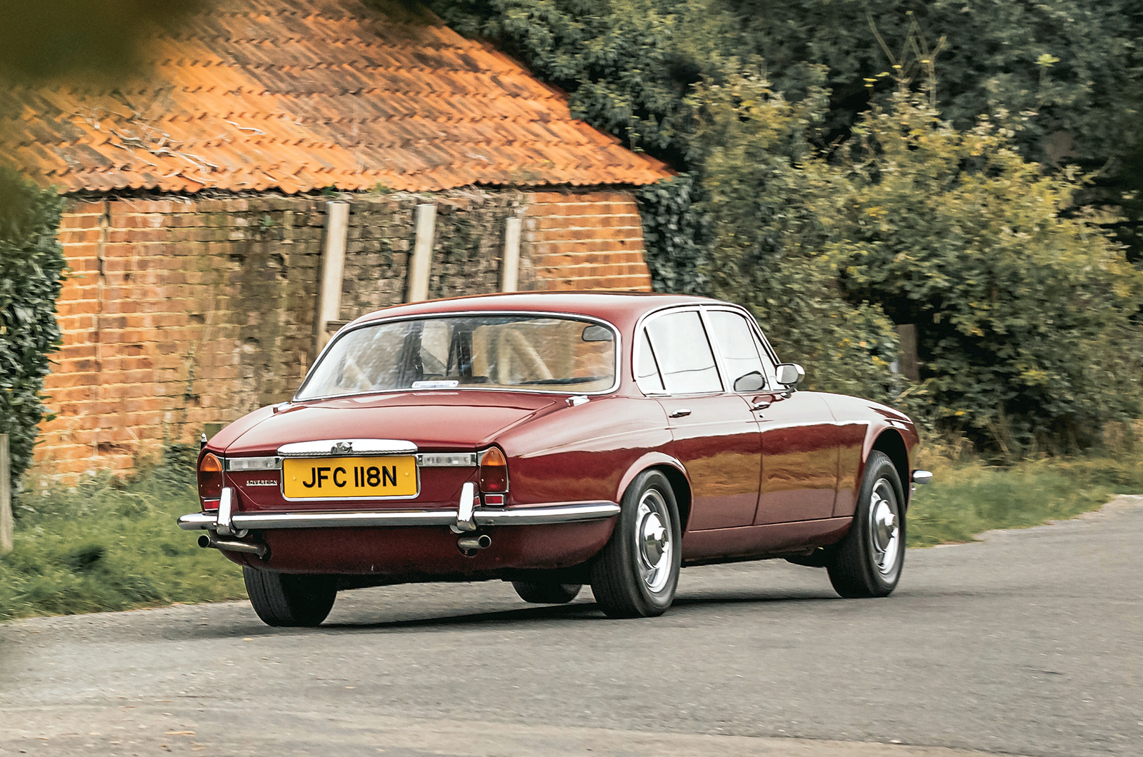 Classic & Sports Car – Daimler Sovereign vs Peugeot 604: cross-Channel showdown