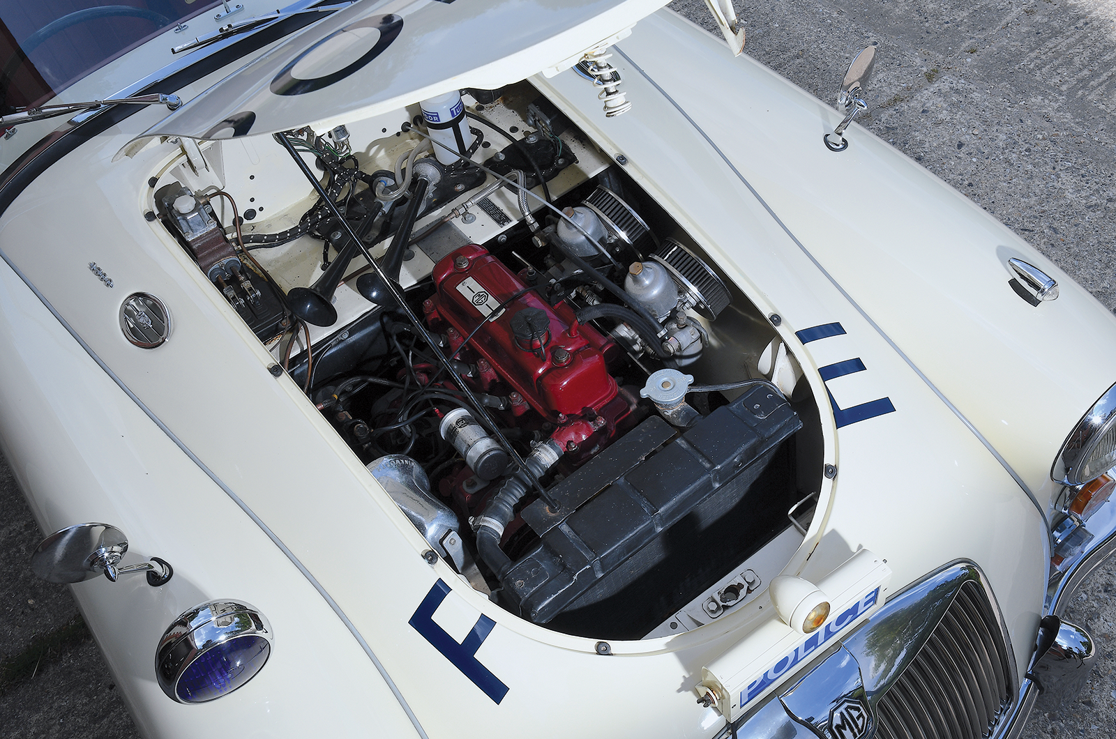 Classic & Sports Car – MGA vs Daimler SP250: high-speed policing