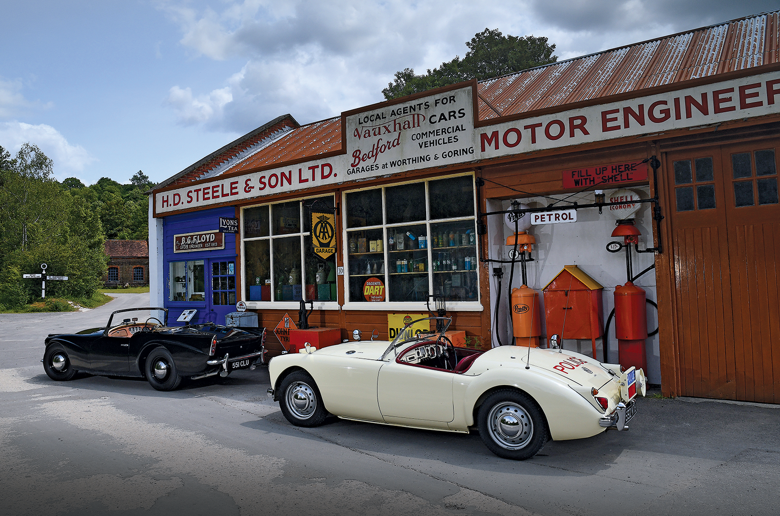 Classic & Sports Car – MGA vs Daimler SP250: high-speed policing