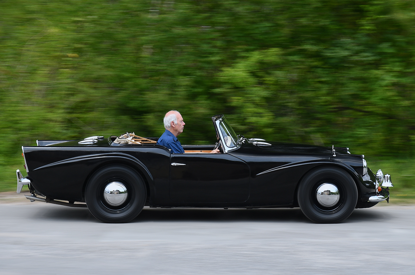 Classic & Sports Car – MGA vs Daimler SP250: high-speed policing