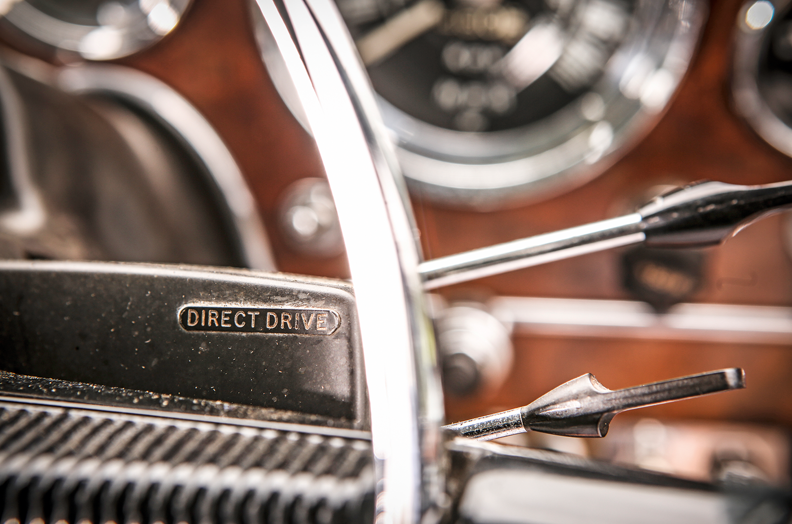 Classic & Sports Car – Standard Vanguard Sportsman vs Humber Hawk: Coventry’s middle class