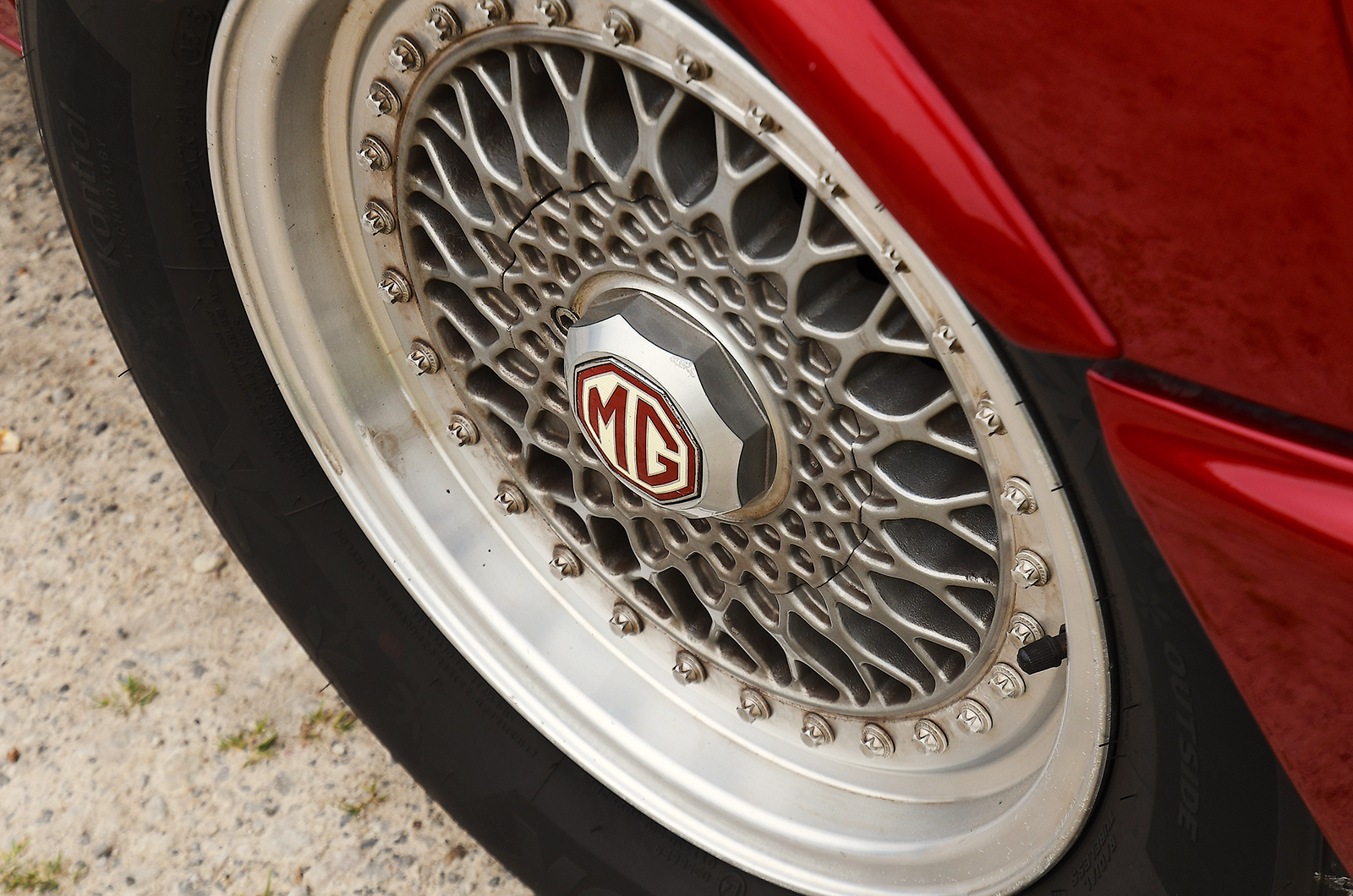 Classic & Sports Car – MG RV8 vs TVR Griffith vs Marcos Mantara: power to the people