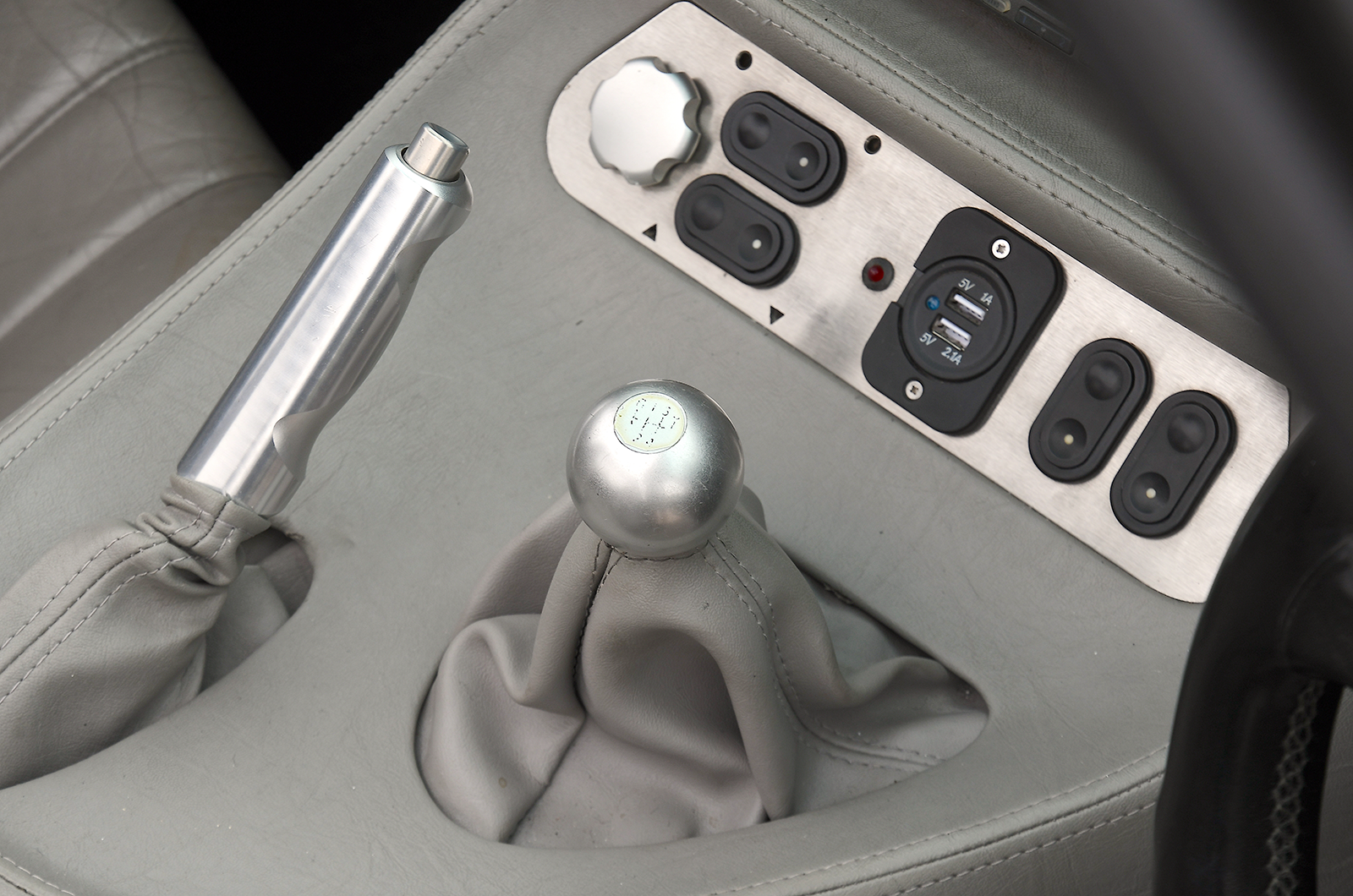 Classic & Sports Car – MG RV8 vs TVR Griffith vs Marcos Mantara: power to the people