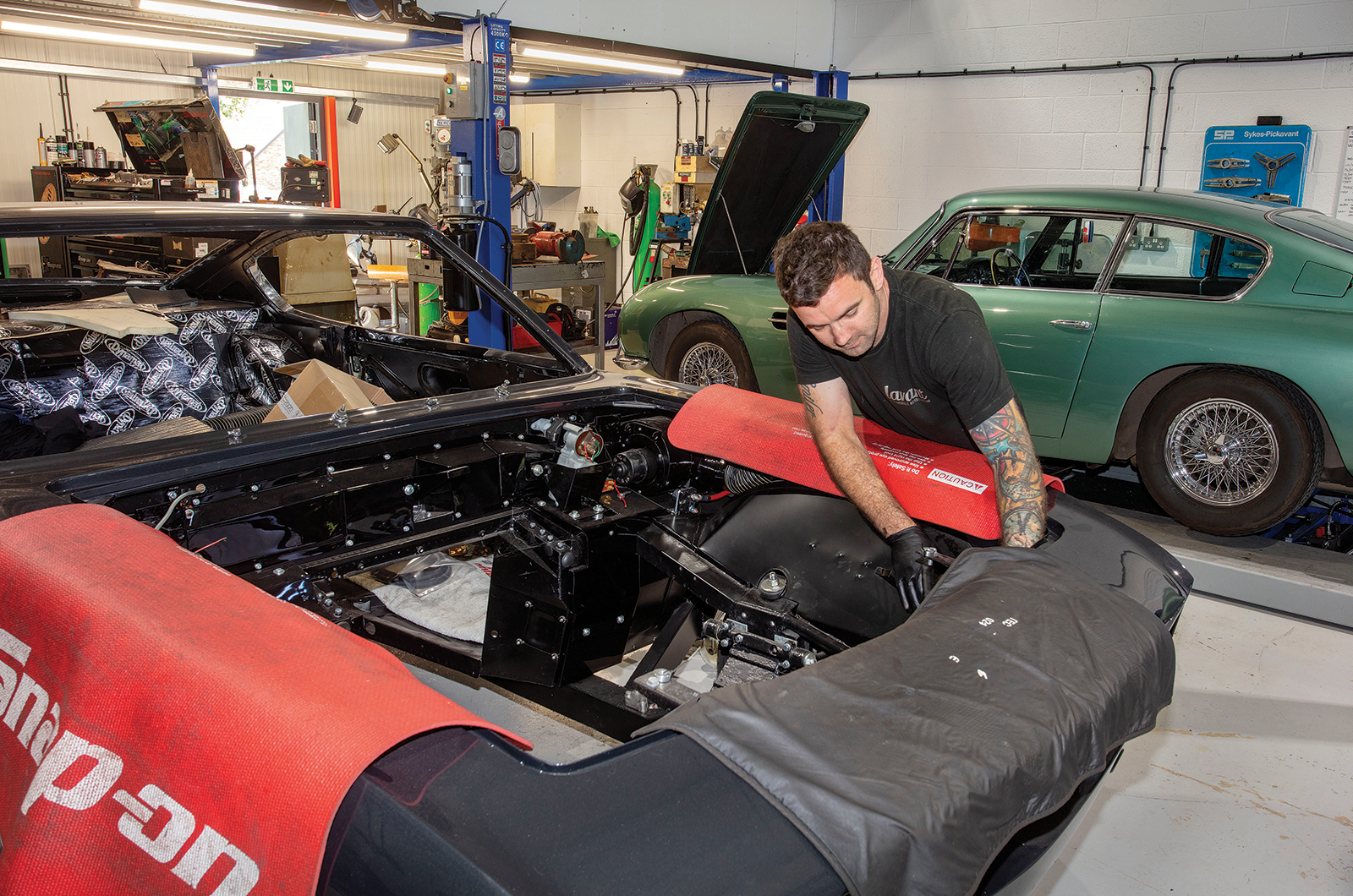 Classic & Sports Car – The specialist: Vantage Park