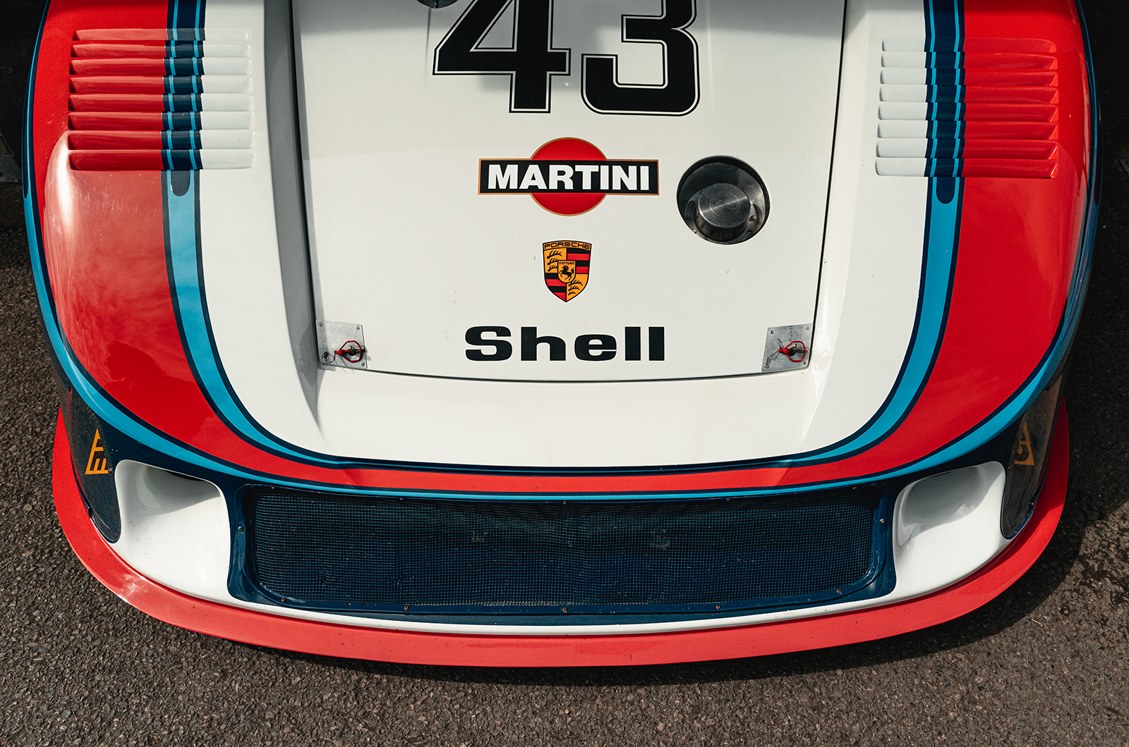 Classic & Sports Car – Porsche 911 turbo racers: blown away