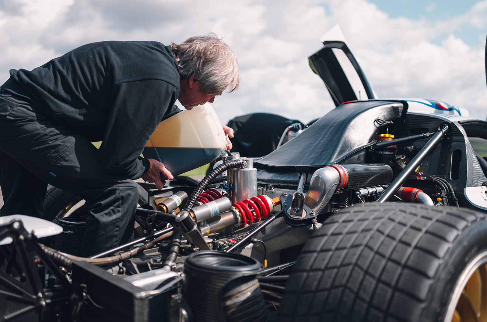 Classic & Sports Car – Porsche 911 turbo racers: blown away