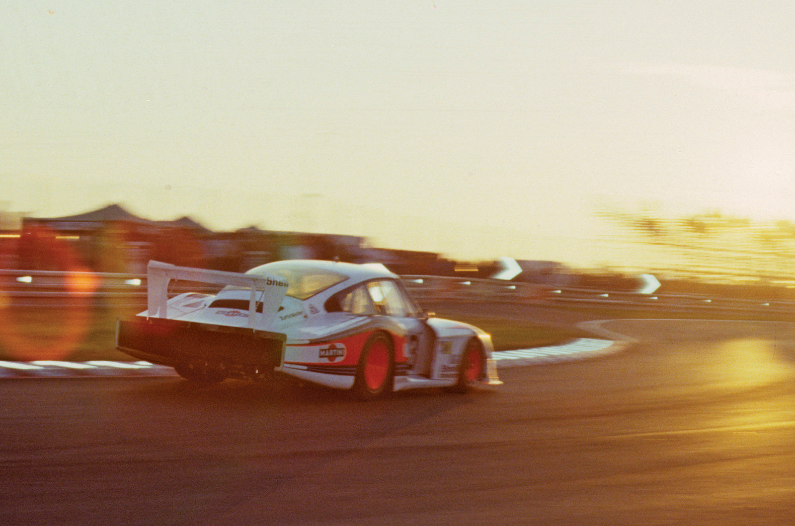 Classic & Sports Car – Porsche 911 turbo racers: blown away