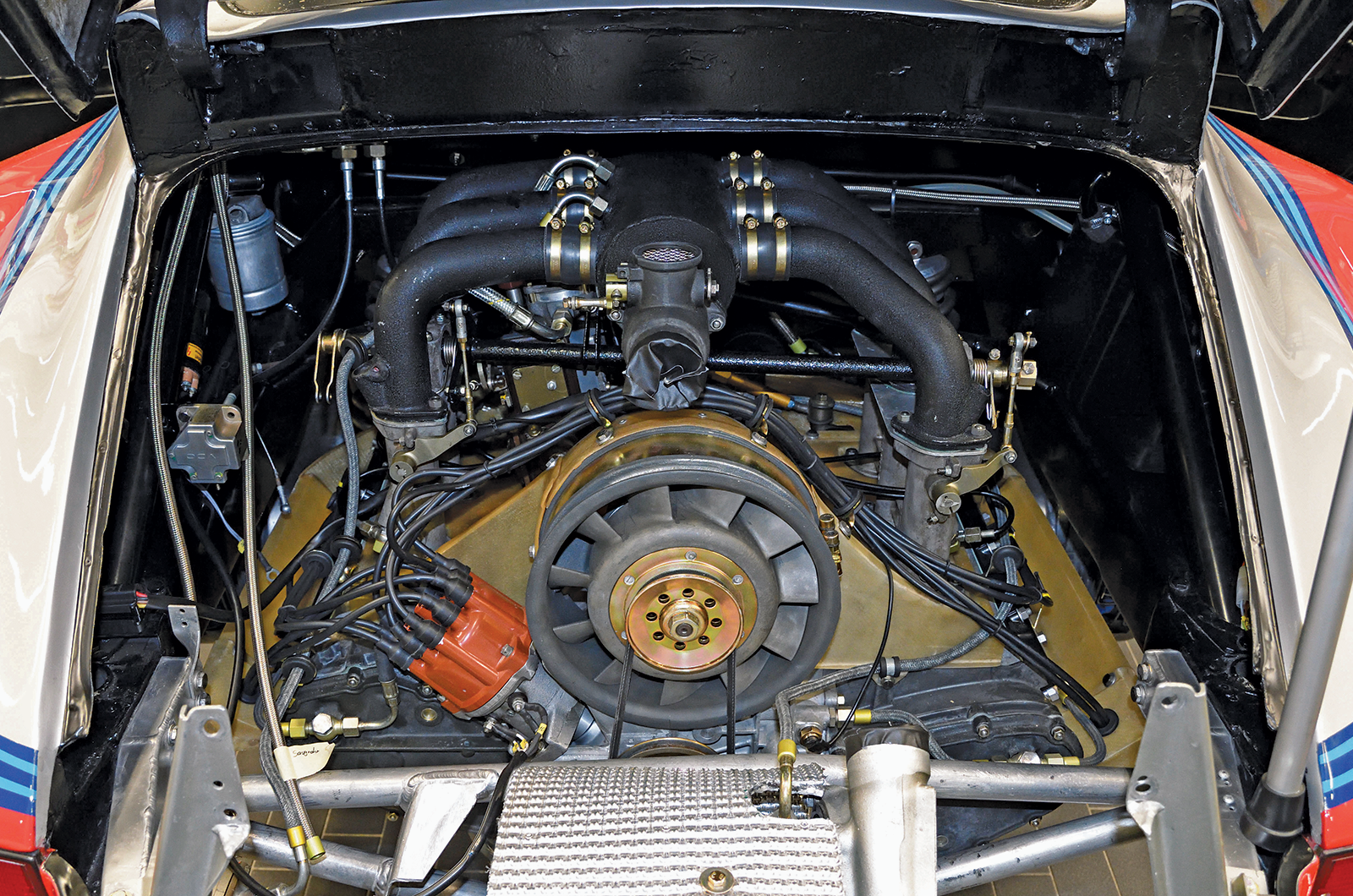 Classic & Sports Car – Porsche 911 turbo racers: blown away