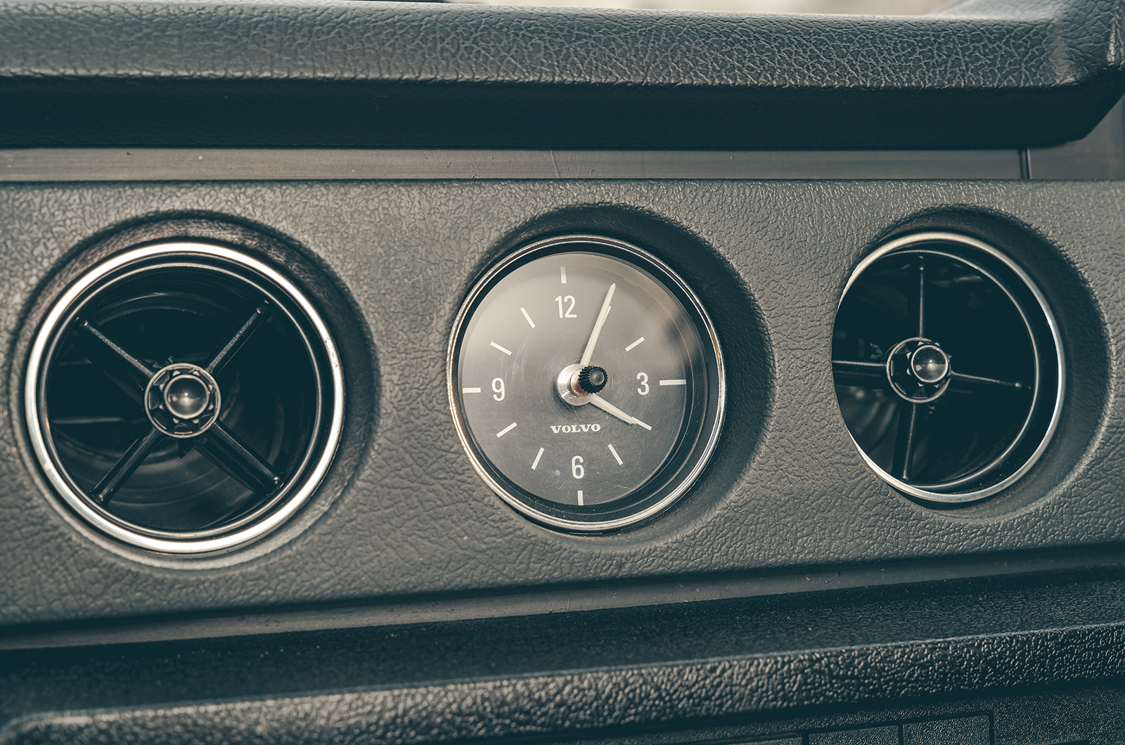 Classic & Sports Car – Volvo 144E: return of the Saint