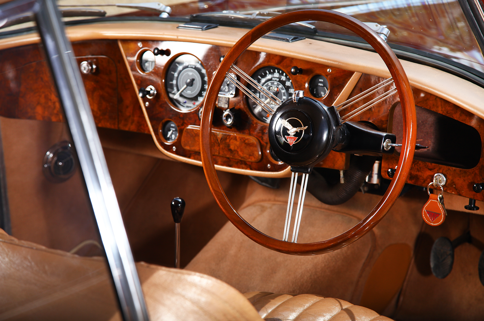 Classic-&-Sports-Car-Alvis-TE21s-15.png