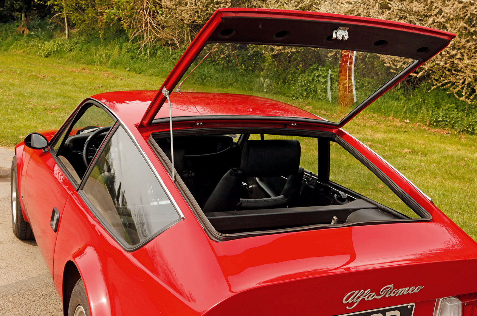 Classic & Sports Car – Alfa Romeo Giulia: celebrating the superb 105 series