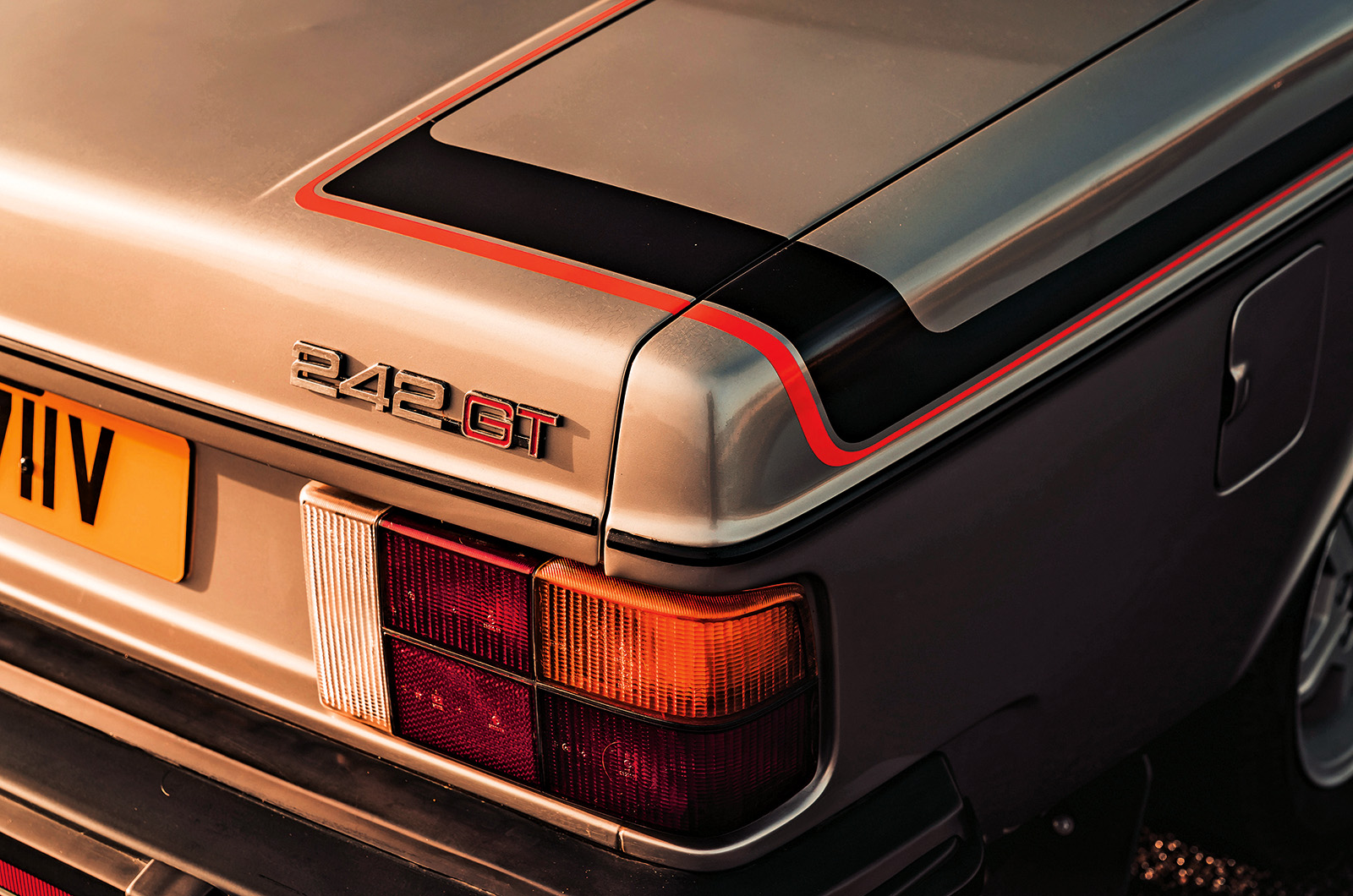 Classic & Sports Car – Volvo 242 GT: the flying brick