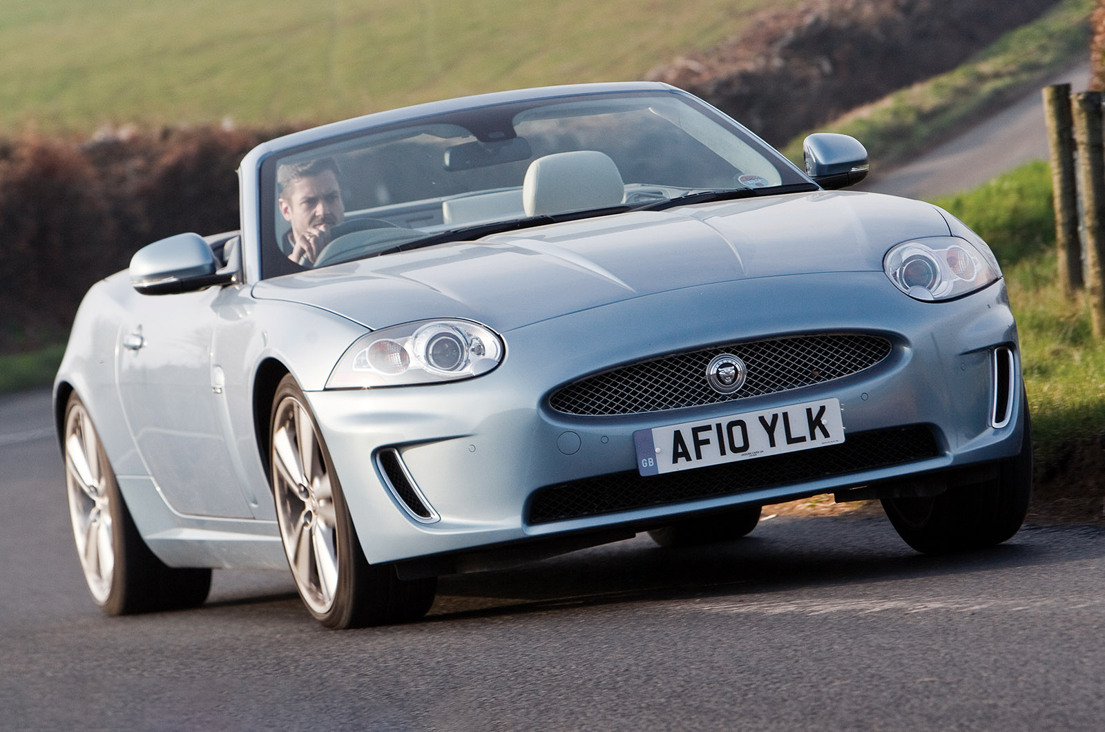 Classic & Sports Car – Buyer’s guide: Mercedes-Benz SL (R230)