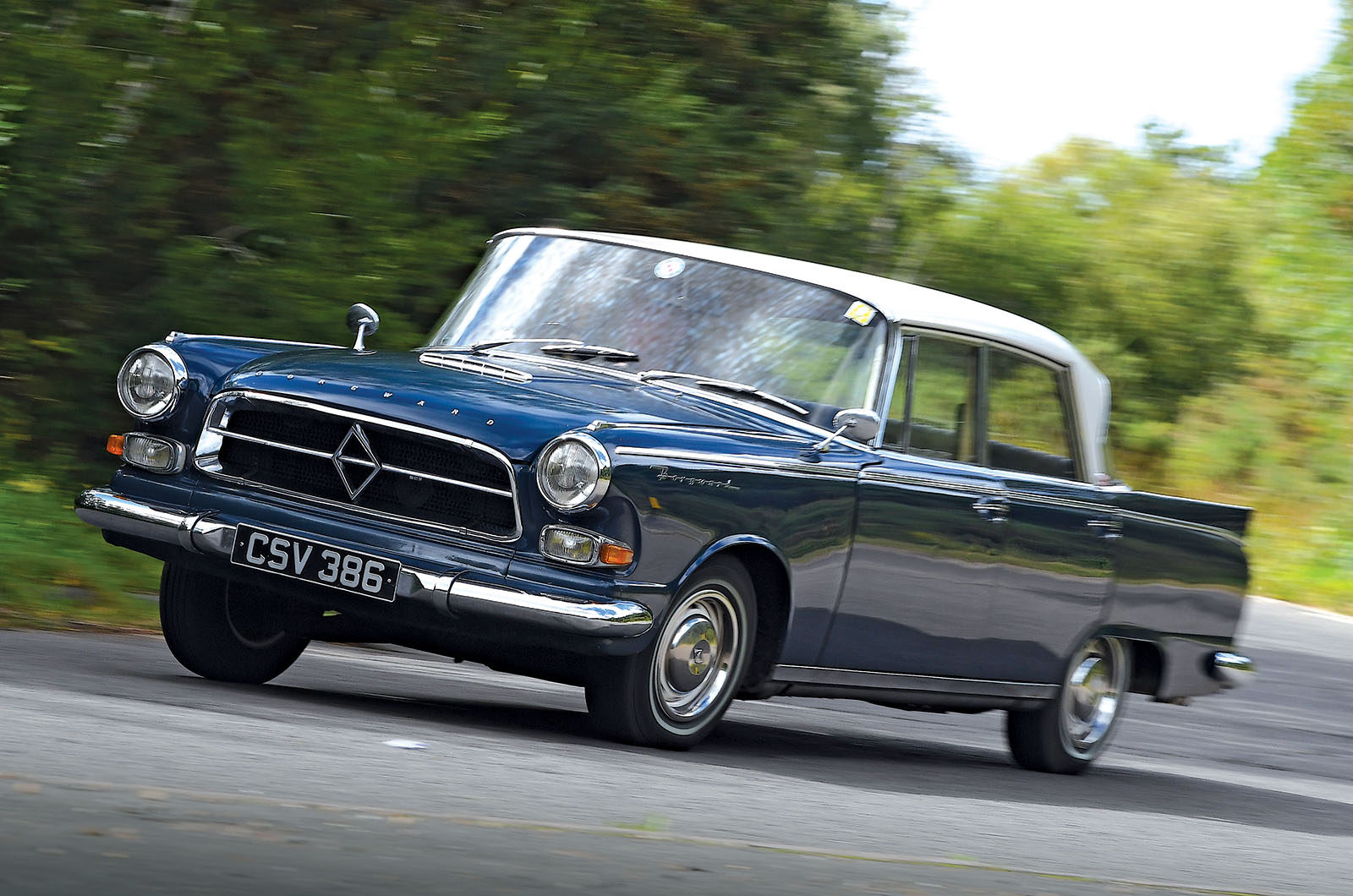 Classic & Sports Car – BMW 2600L vs Borgward P100: Munich meets Bremen