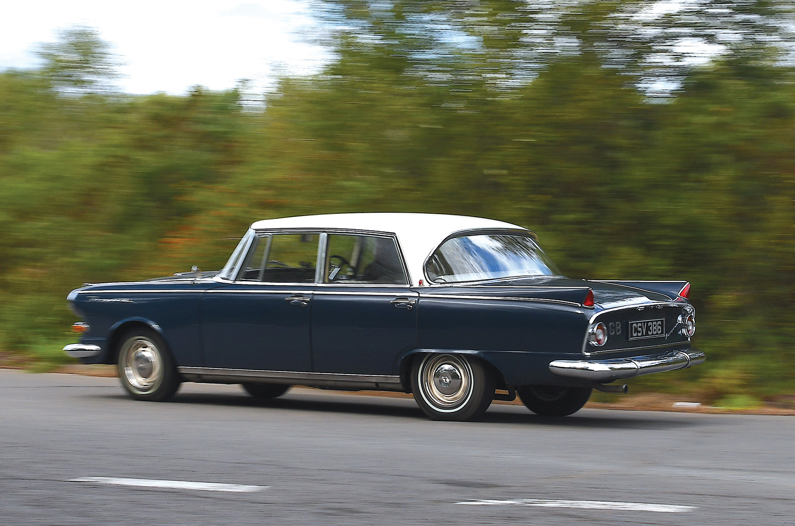 Classic & Sports Car – BMW 2600L vs Borgward P100: Munich meets Bremen