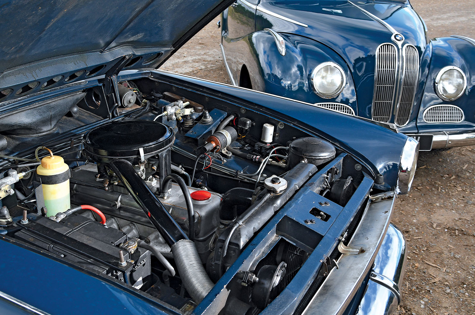 Classic & Sports Car – BMW 2600L vs Borgward P100: Munich meets Bremen