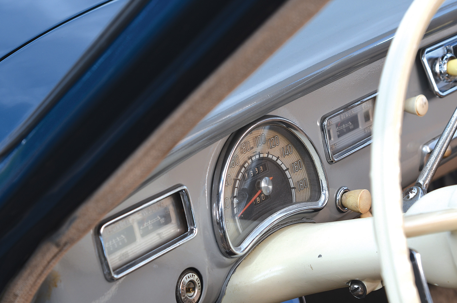 Classic & Sports Car – BMW 2600L vs Borgward P100: Munich meets Bremen