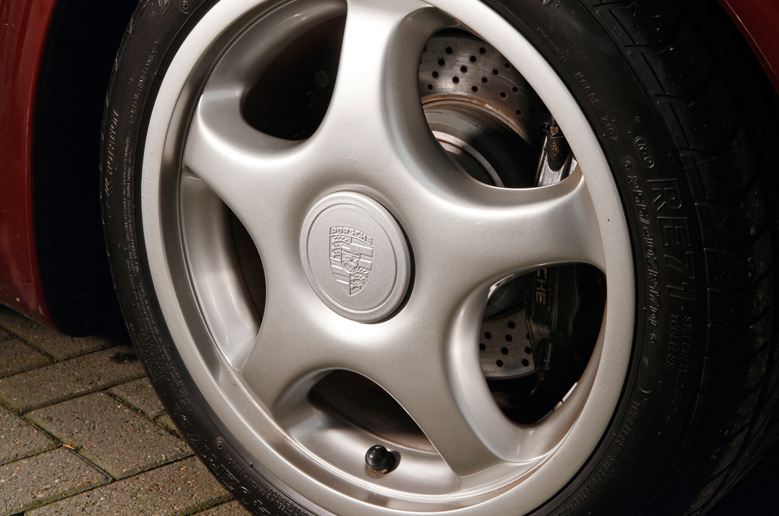 Classic & Sports Car – Porsche 911 Carrera RS 2.7 vs 930 turbo vs 959: extreme sports