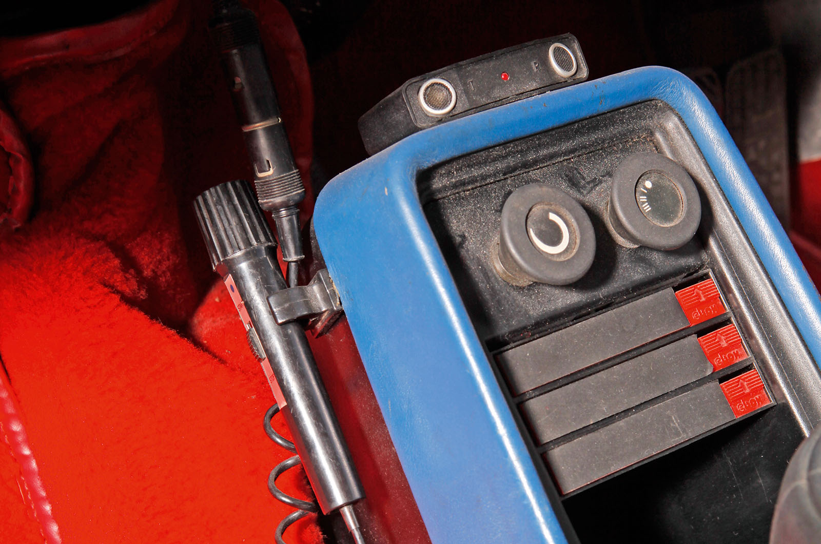 Classic & Sports Car – Porsche 911 Carrera RS 2.7 vs 930 turbo vs 959: extreme sports