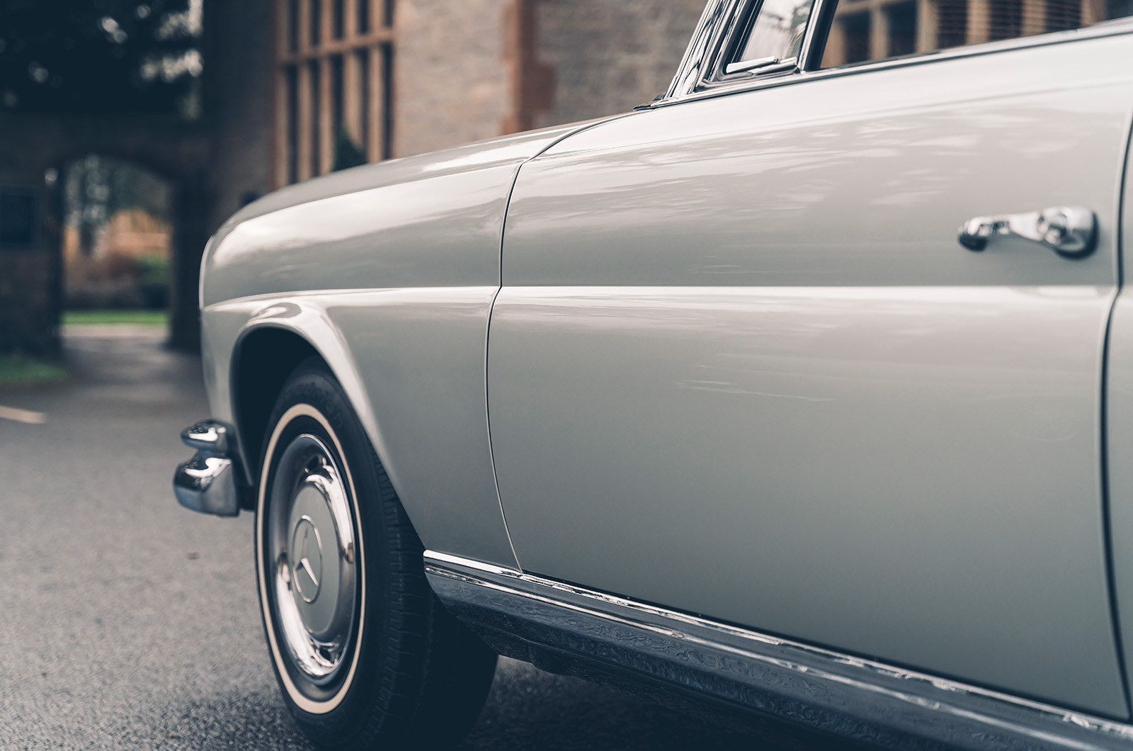 Classic & Sports Car – Mercedes-Benz 220SEb Cabriolet vs 280SE 3.5 Cabriolet: half-price glamour