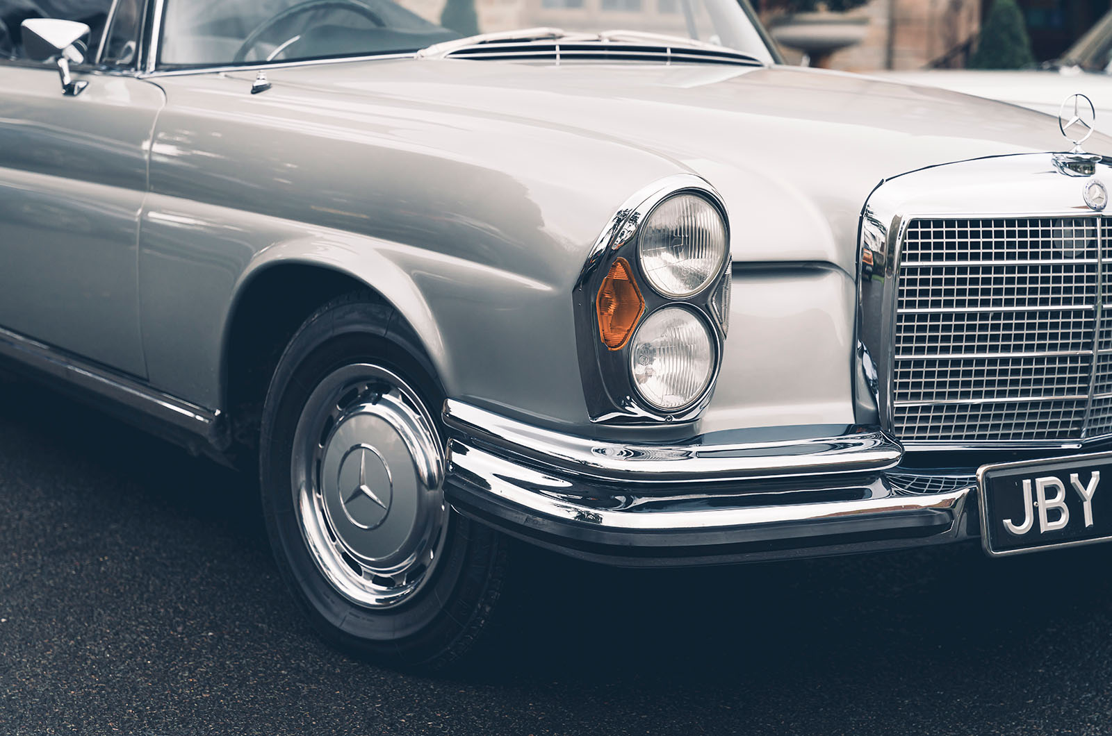 Classic & Sports Car – Mercedes-Benz 220SEb Cabriolet vs 280SE 3.5 Cabriolet: half-price glamour