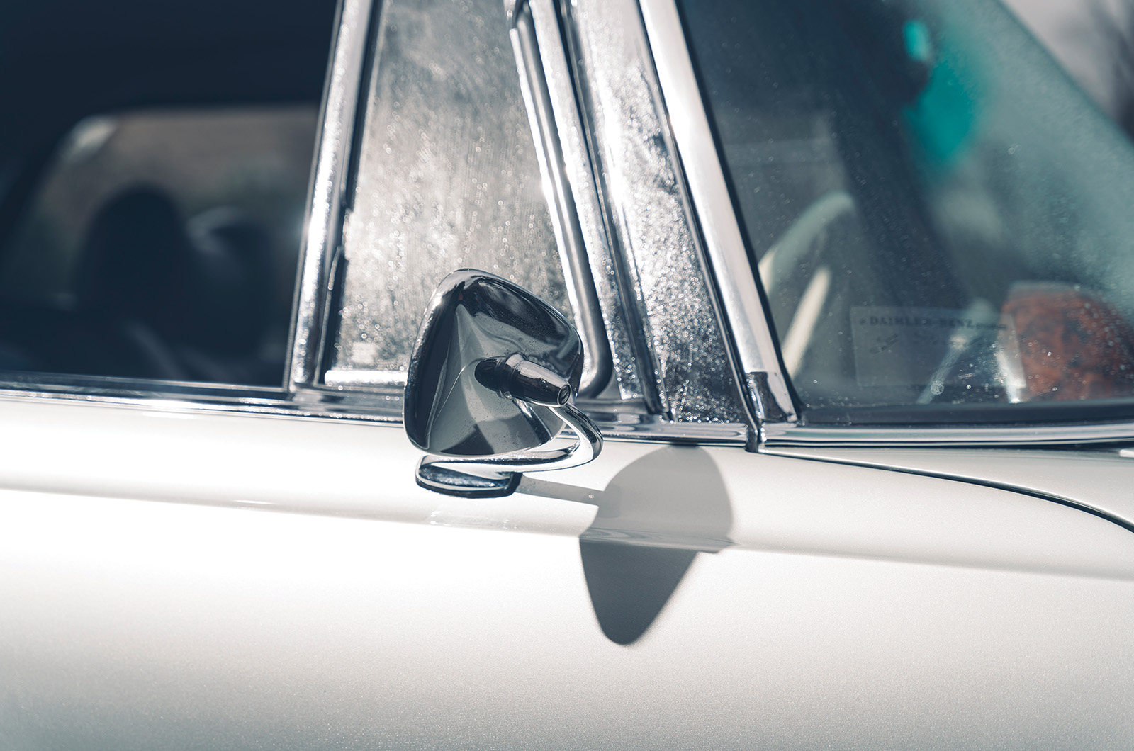 Classic & Sports Car – Mercedes-Benz 220SEb Cabriolet vs 280SE 3.5 Cabriolet: half-price glamour