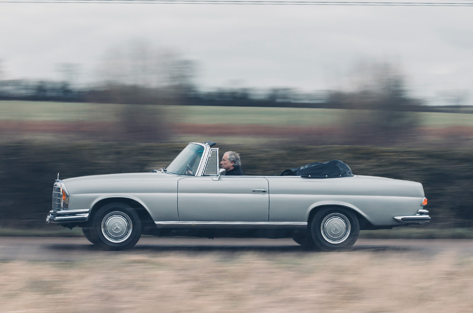 Classic & Sports Car – Mercedes-Benz 220SEb Cabriolet vs 280SE 3.5 Cabriolet: half-price glamour